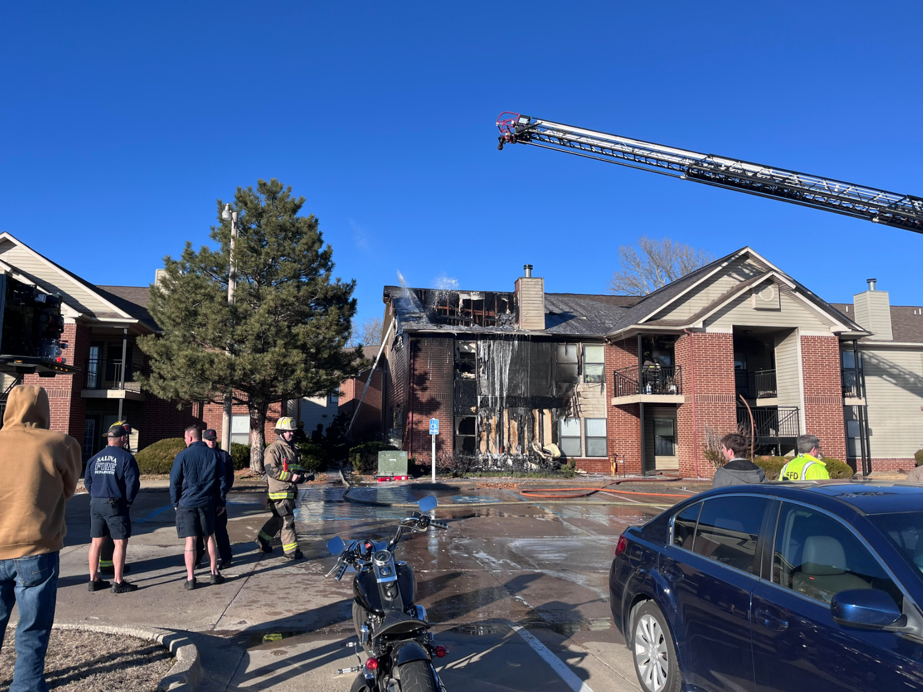 One of the buildings at the Ridge of Salina apartment complex caught on fire on the afternoon of January 14. Photo by Nicolas Fierro