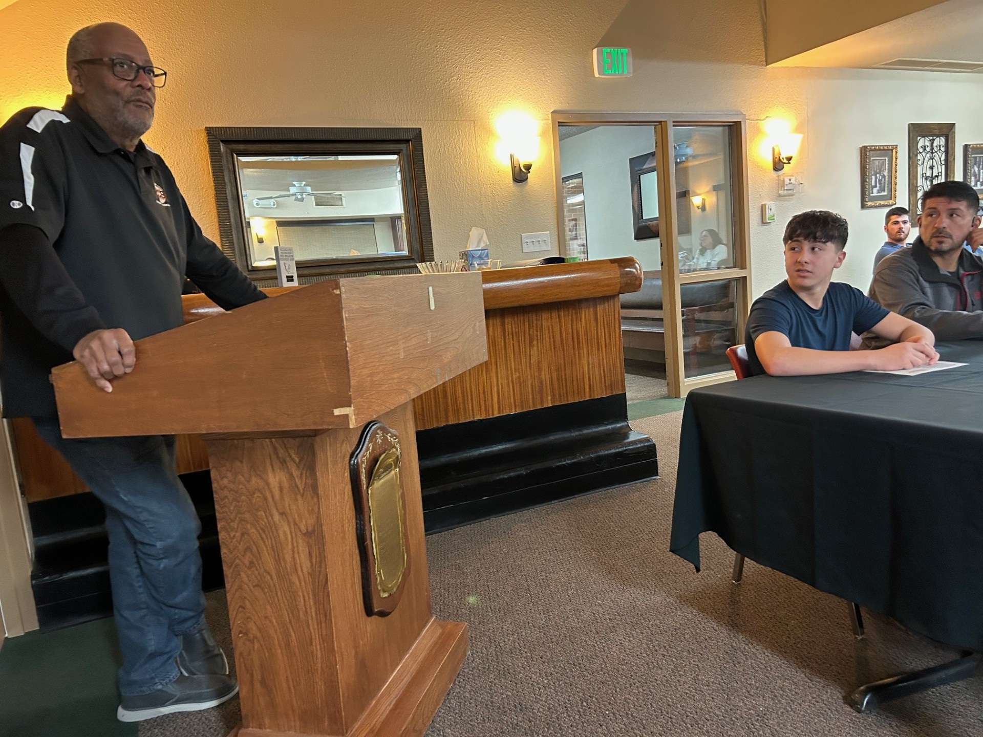 Cecil Aska ( Left ) speaking at the Brigade Bamquet
