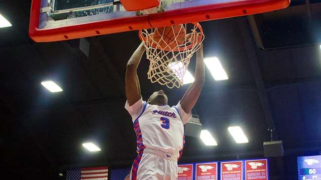 Jonathan Ogunfuye and the Blue Dragon men's basketball team travels to play Garden City at 7:30 p.m. Wednesday in Garden City. (Sydney Holzrichter/Blue Dragon Sports Information)