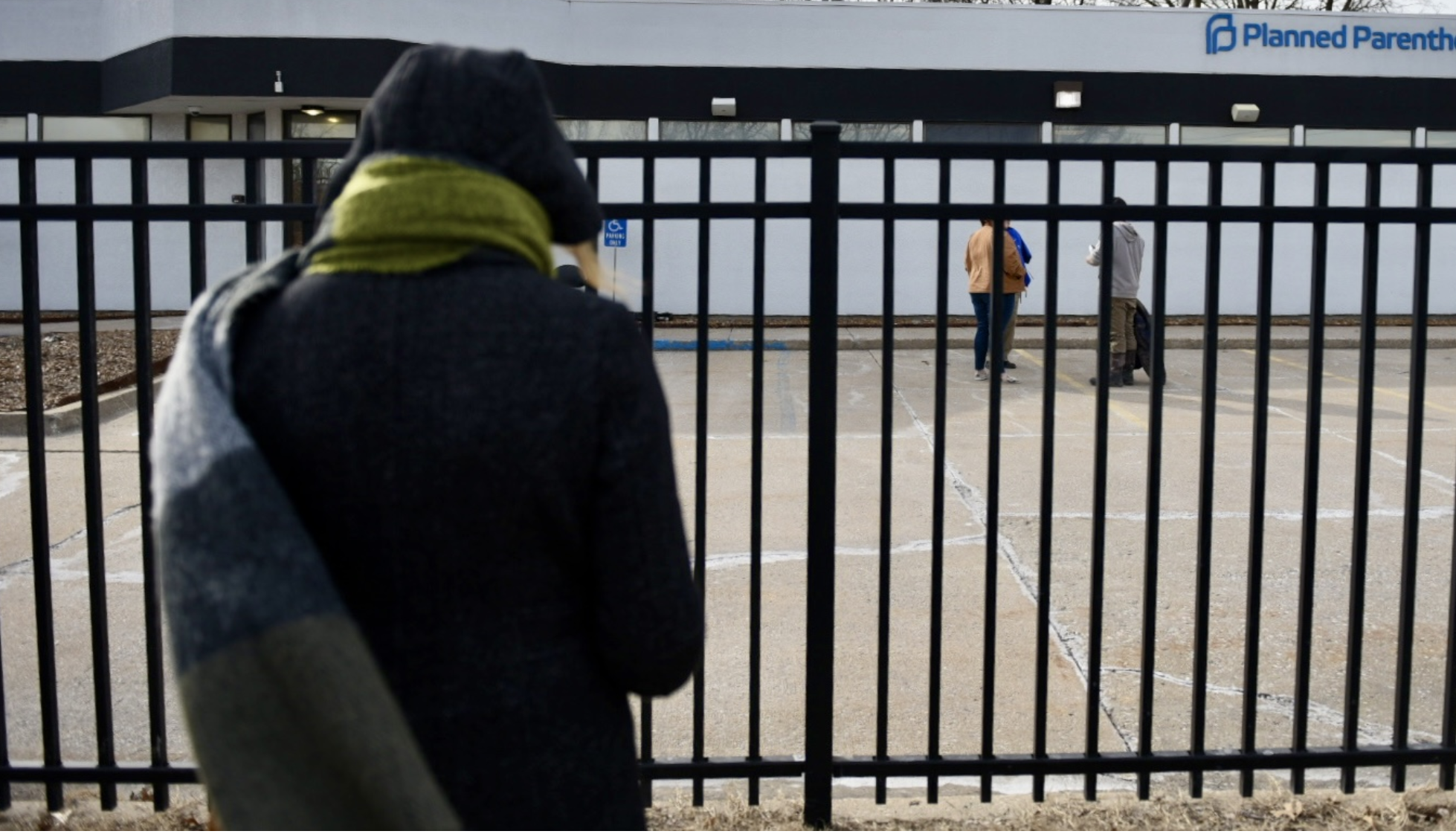  Connie Gerling, with 40 Days for Life, prays outside the Columbia Planned Parenthood clinic on March 3, 2025 as the clinic restarted procedural abortions for the first time in years. A sign beside her reads: "We Care. We can Help" (Anna Spoerre/Missouri Independent).