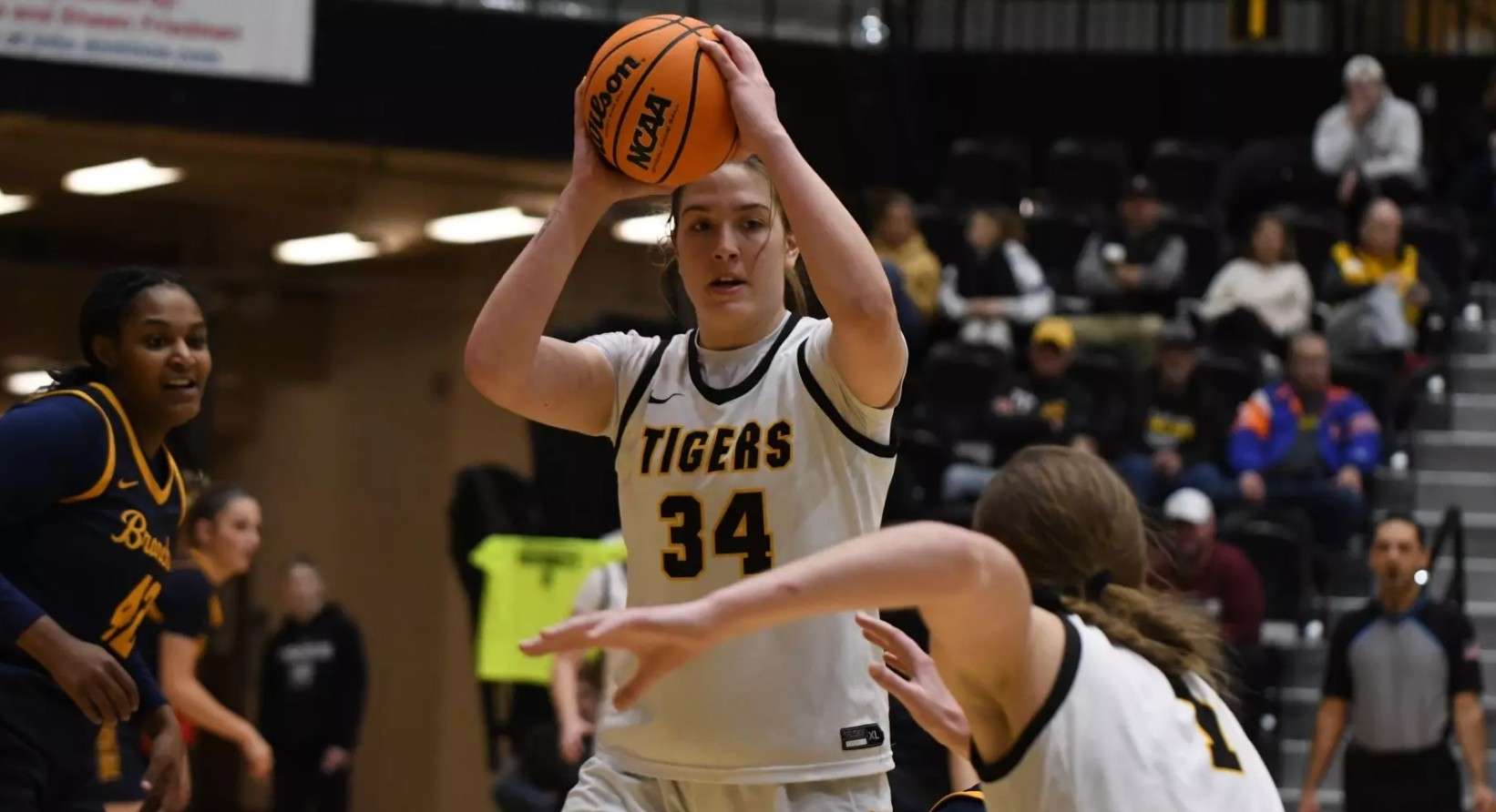 Fort Hays State's Kaitlin Schumann (34) gets ready to pass the ball against Central Oklahoma on Saturday, January 24, 2026 in Hays, Kan. (FHSU Athletics photo/Nicole Heitmann)son Hart/ESU Athletics)