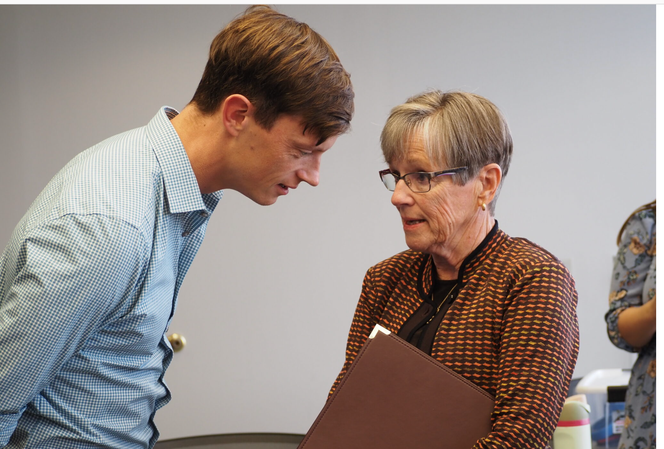 Iowa Democratic gubernatorial candidate Rob Sand and Kansas Gov. Laura Kelly spoke at an event at the Iowa State Education Association headquarters in Des Moines Oct. 8, 2026. (Photo by Robin Opsahl/Iowa Capital Dispatch)