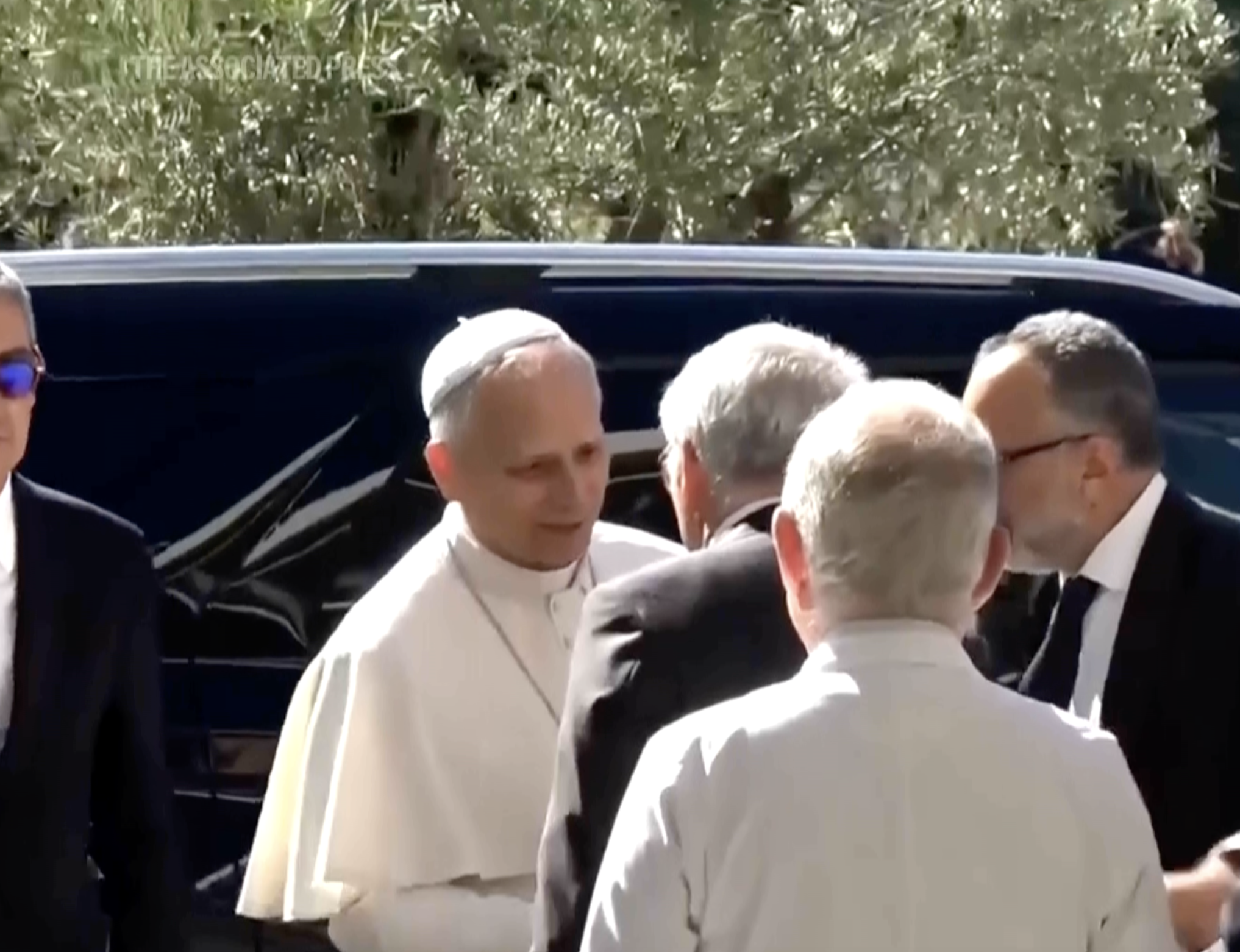 Medical Director Andrea Cambieri, right, receives Pope Leo XIV as he arrives at the Agostino Gemelli Polyclinic in Rome, Tuesday, Oct. 13, 2026, where he's expected to be operated to remove a lung nodule. (AP Photo/Gregorio Borgia)