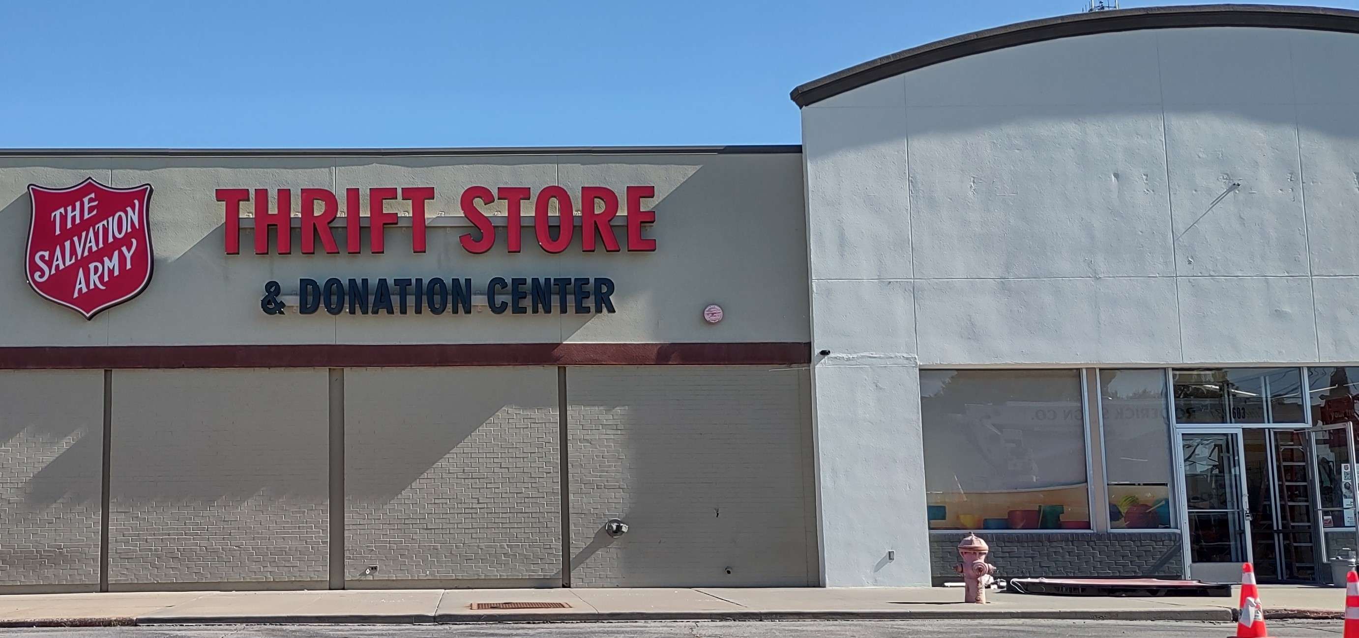 Front of the new Salvation Army Thrift Store.