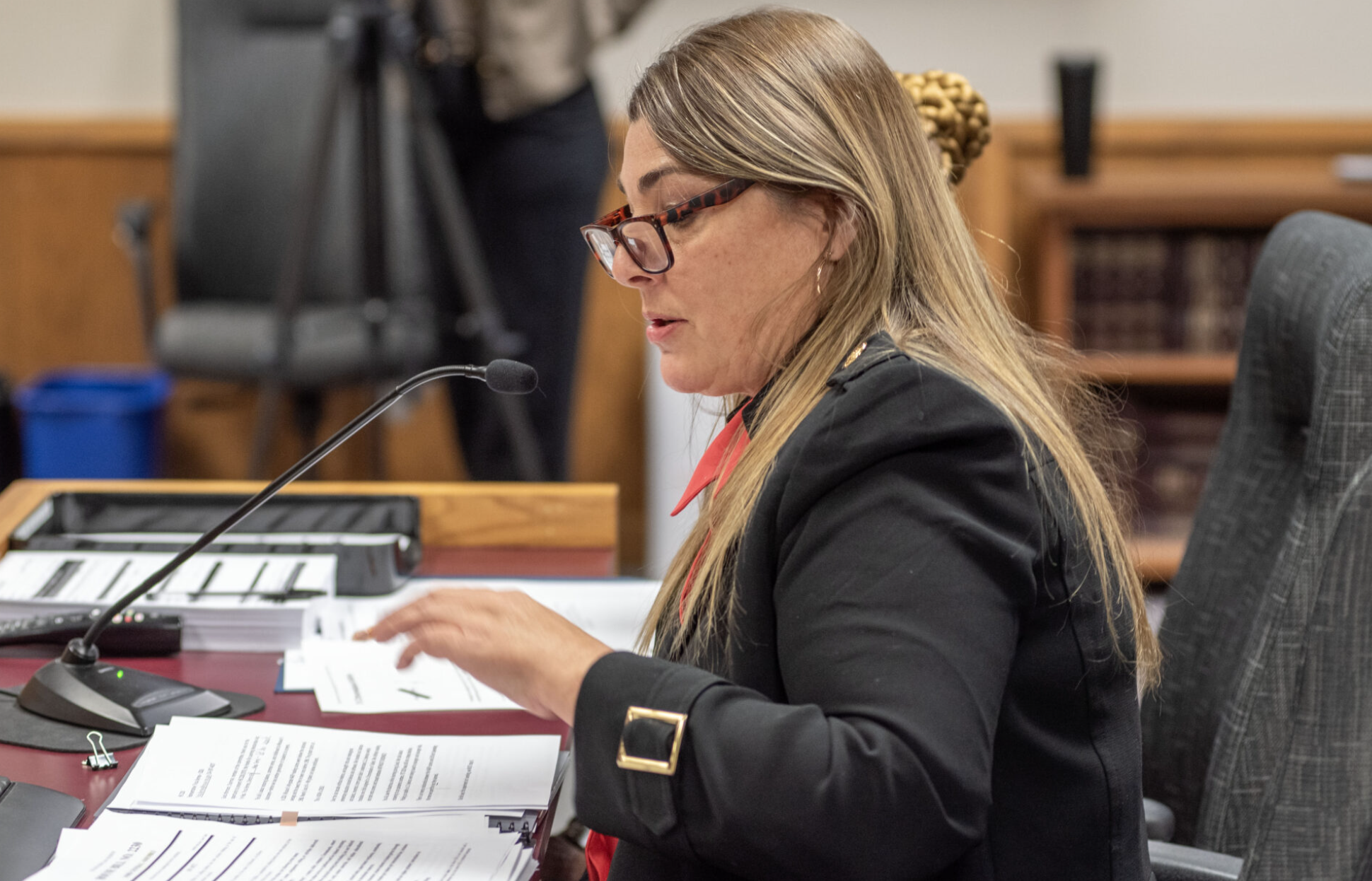  State Rep. Tricia Byrnes, R-Wentzville, presents a bill to the Missouri House Education Committee Wednesday that would limit use of technology in grades K-5 (Annelise Hanshaw/Missouri Independent).