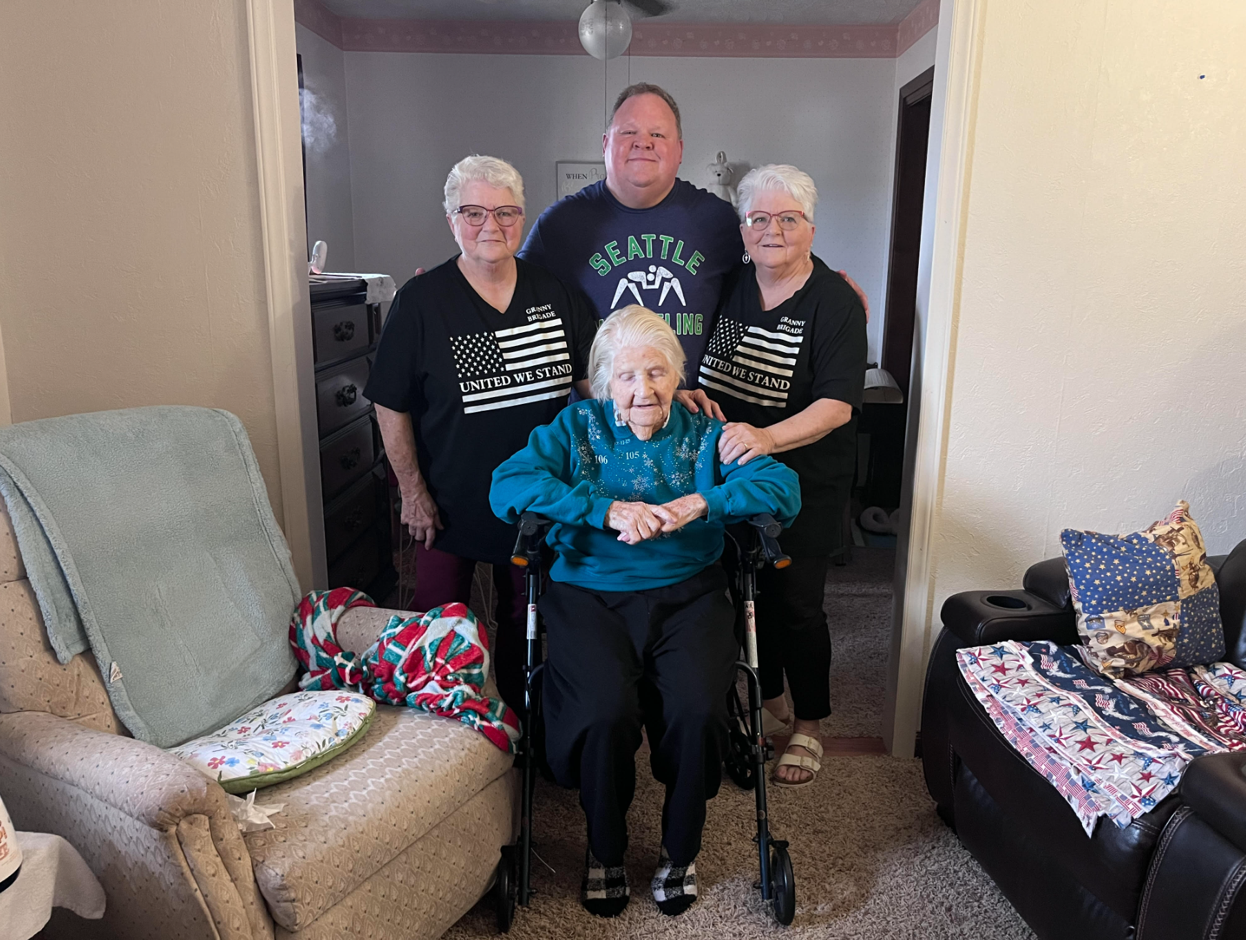 106 year old, Pauline VanDerbur with two daughters and grandson. <b>From left to right then down</b>: Cheri Harp, Dave Harp, Carol Reed, Pauline VanDerbur. Photo by Nicolas Fierro