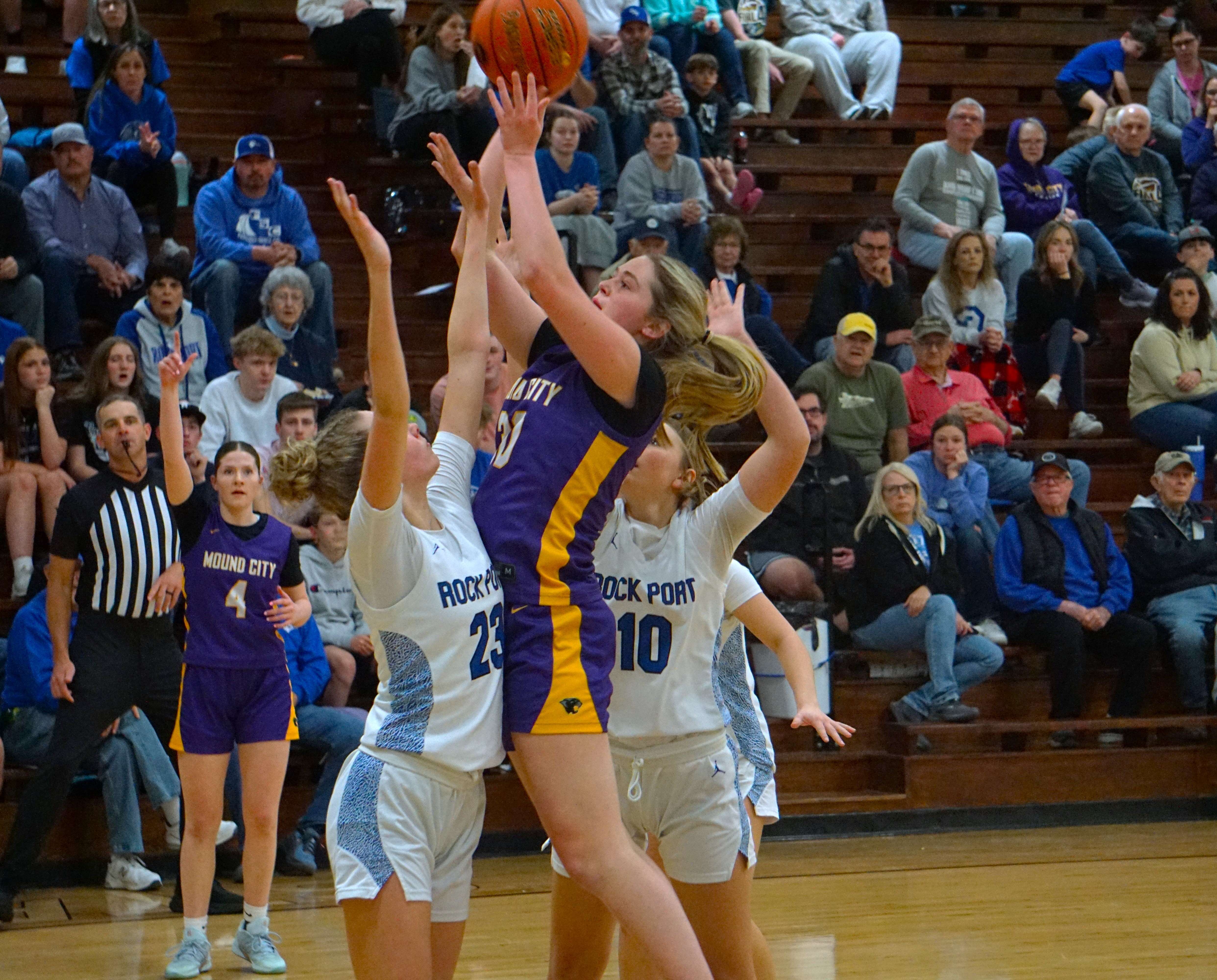 Maggie Osburn (30) goes up against Braylyn Wood (23) for a shot in the paint/ Photo by Matt Pike