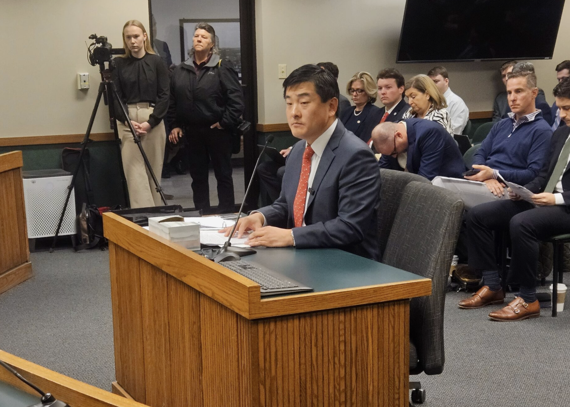  Missouri House Speaker Jon Patterson, a Republican from Lee's Summit, presenting his proposal for a statewide vote on eliminating the income tax during a January hearing of the House Commerce Committee (Rudi Keller/Missouri Independent).
