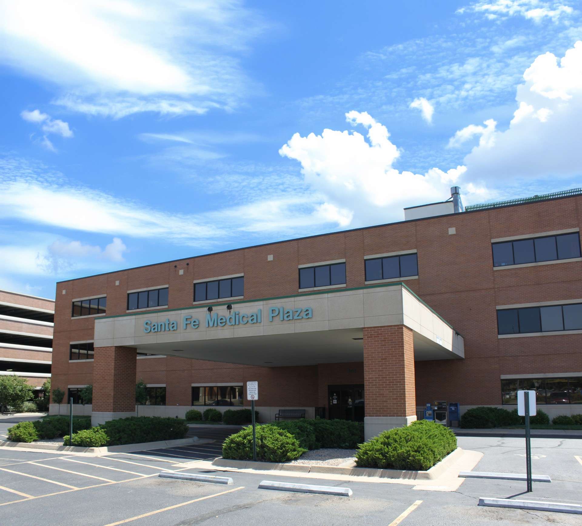 Two clinics:&nbsp;<b>Salina Regional Pain Clinic</b>&nbsp;&amp;<b>&nbsp;Salina Regional Medical Esthetic</b>&nbsp; to be added inside the Santa Fe Medical Plaza building (501 S. Santa Fe Avenue) - Salina Re<i>gional Health Center</i>