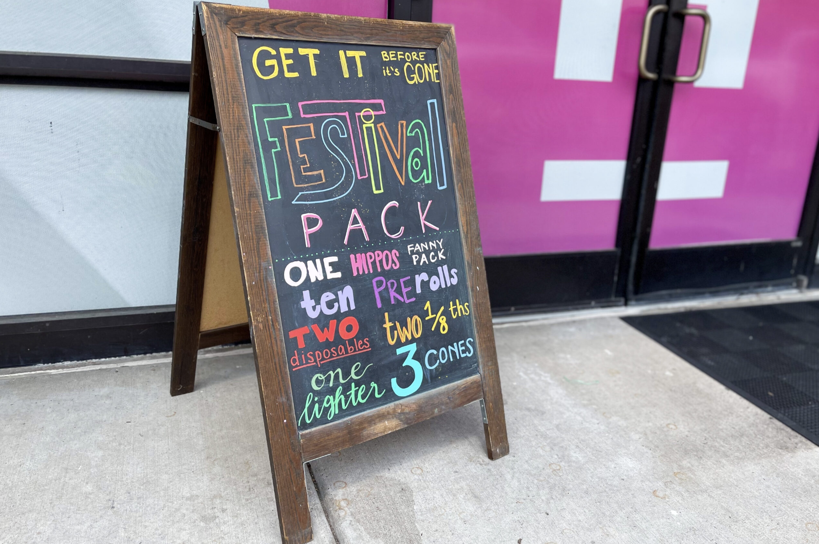 Hippos dispensary in Chesterfield advertises a music festival value pack outside the store (Rebecca Rivas/Missouri Independent).