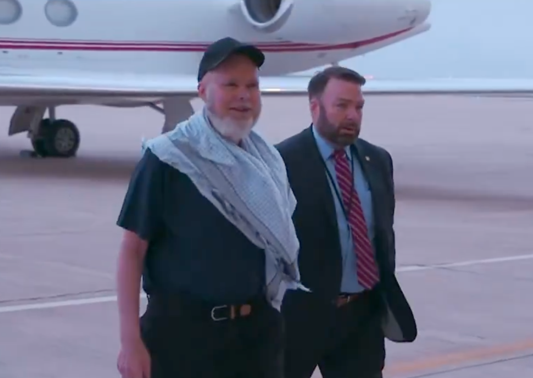 🎥American held more than a year by Taliban in Afghanistan arrives home