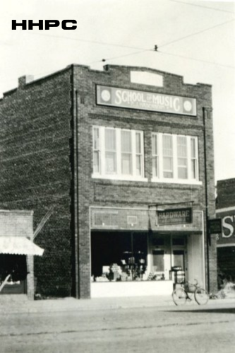 Haberkorn School of Music - 418 1/2 N. Main  &amp;  O'Donnell Hardware - 418 N. Main - 1917 (now 416 N. Main). Courtesy of the Conard-Harmon Collection.