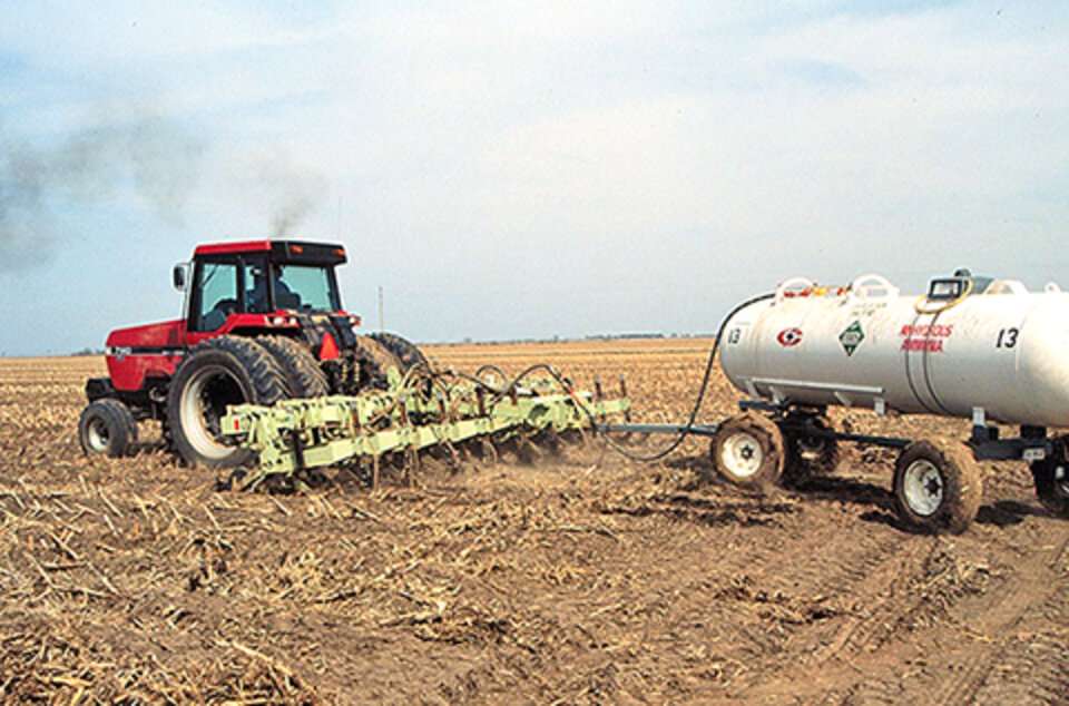 Fall nitrogen application for corn. Photo by Nebraska Extension