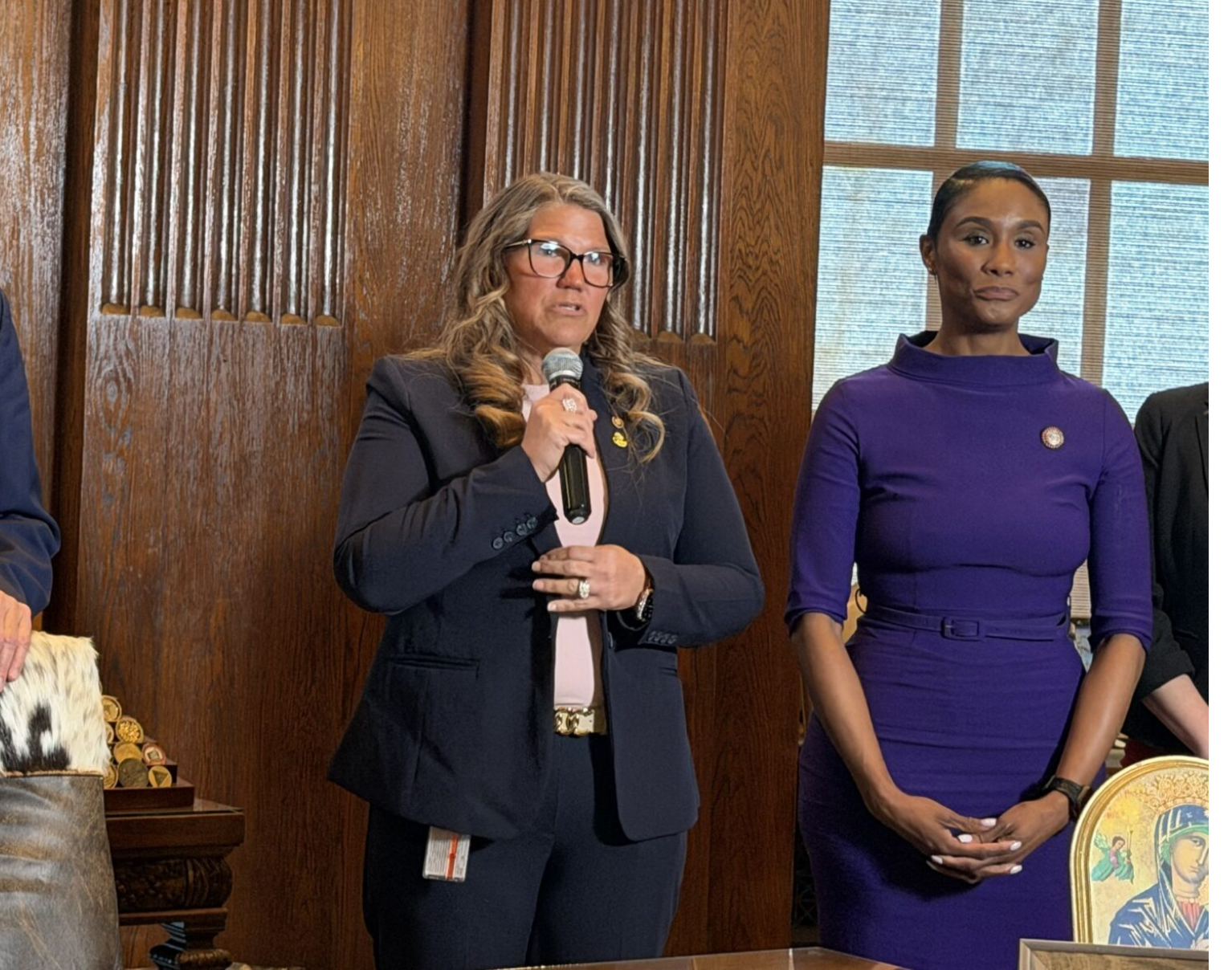  State Rep. Cecelie Williams speaks about legislation that clarifies the right to divorce while pregnant on Tuesday. She is flanked by Gov. Mike Kehoe and state Rep. Raychel Proudie (Steph Quinn/Missouri Independent).