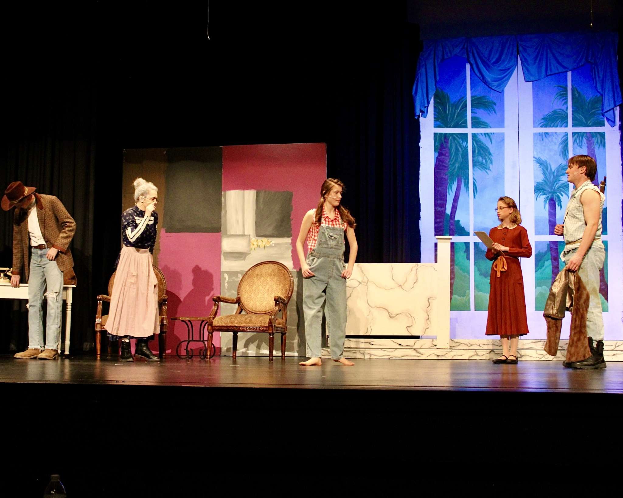 The Clampett family arriving at their new home in Beverly Hills. Photo by Tony Guerrero/Hays Post