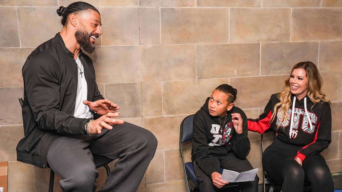 Roman Reigns (L), Javion Crable (M) and Anna Crable (R) (Photo courtesy Jamar Crable)