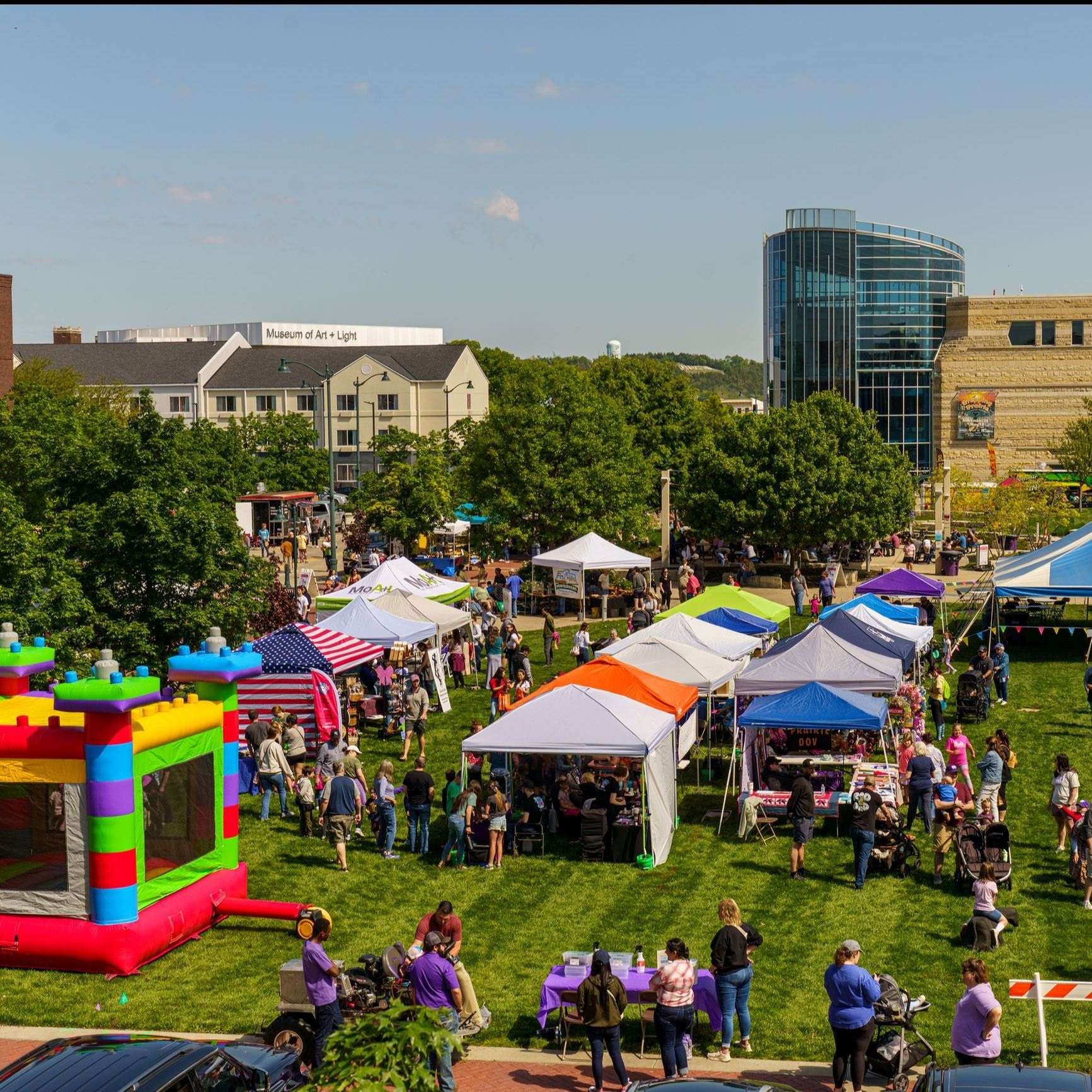 ( Flint Hills Discovery Center )