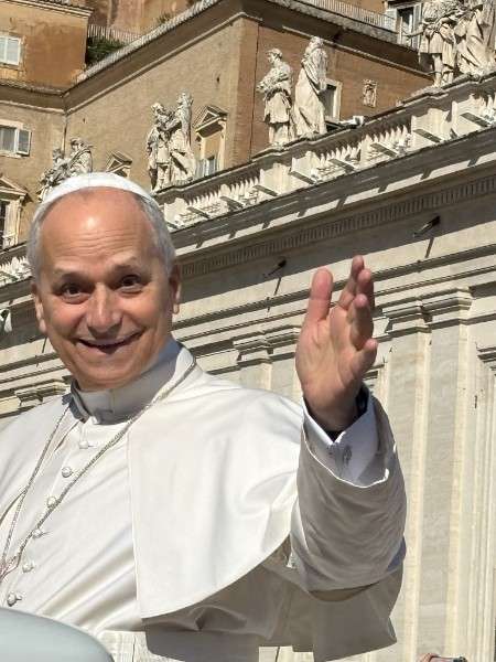 Pope Leo XIV waving at the Fort Hays State University Catholic Tigers. Photo by FHSU senior Kaden Schwindt