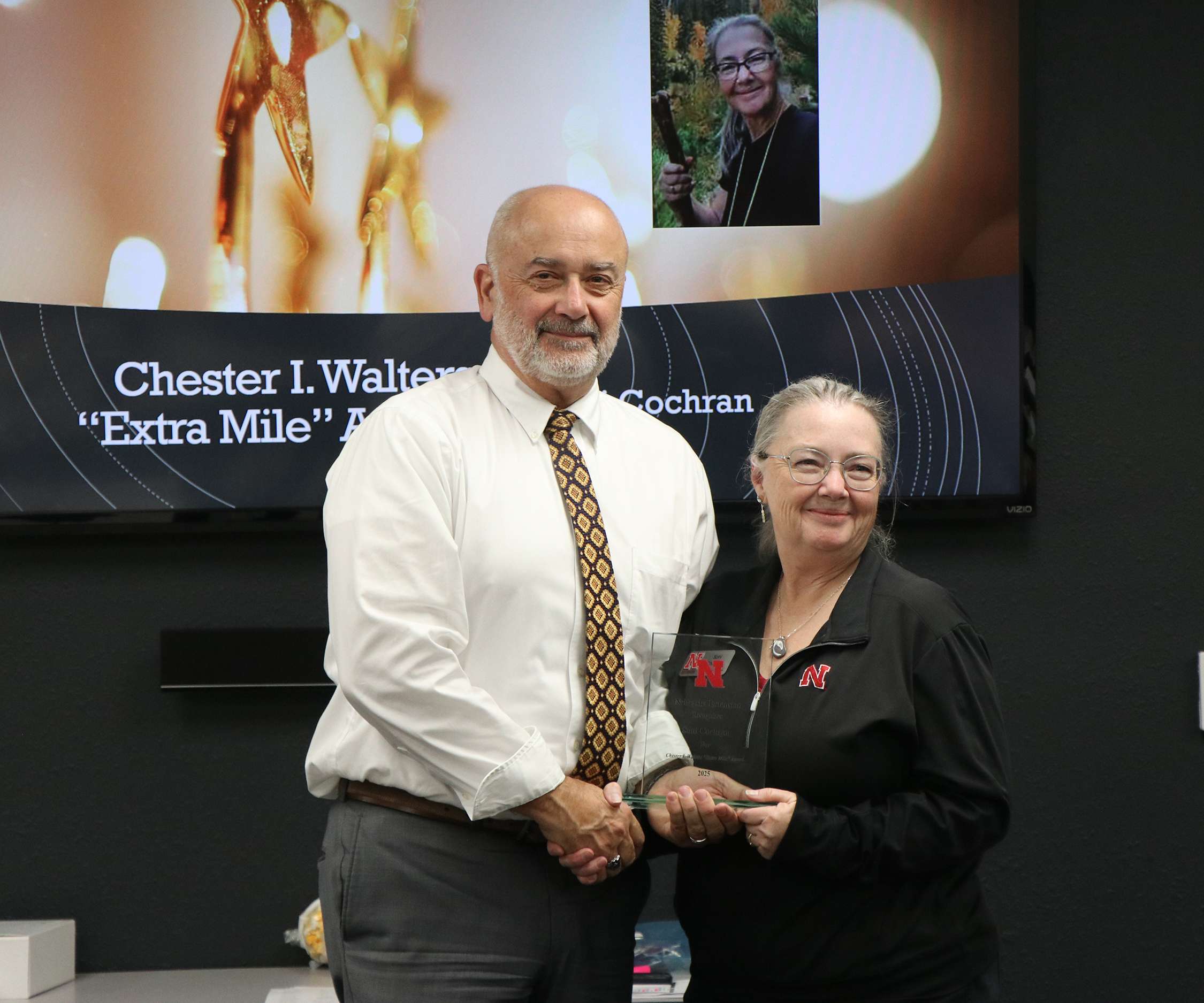 Soni Cochran, right, receives the “Chester I. Walters ‘Extra Mile’ Award” from Charlie Stoltenow, Dean/Director of Nebraska Extension.