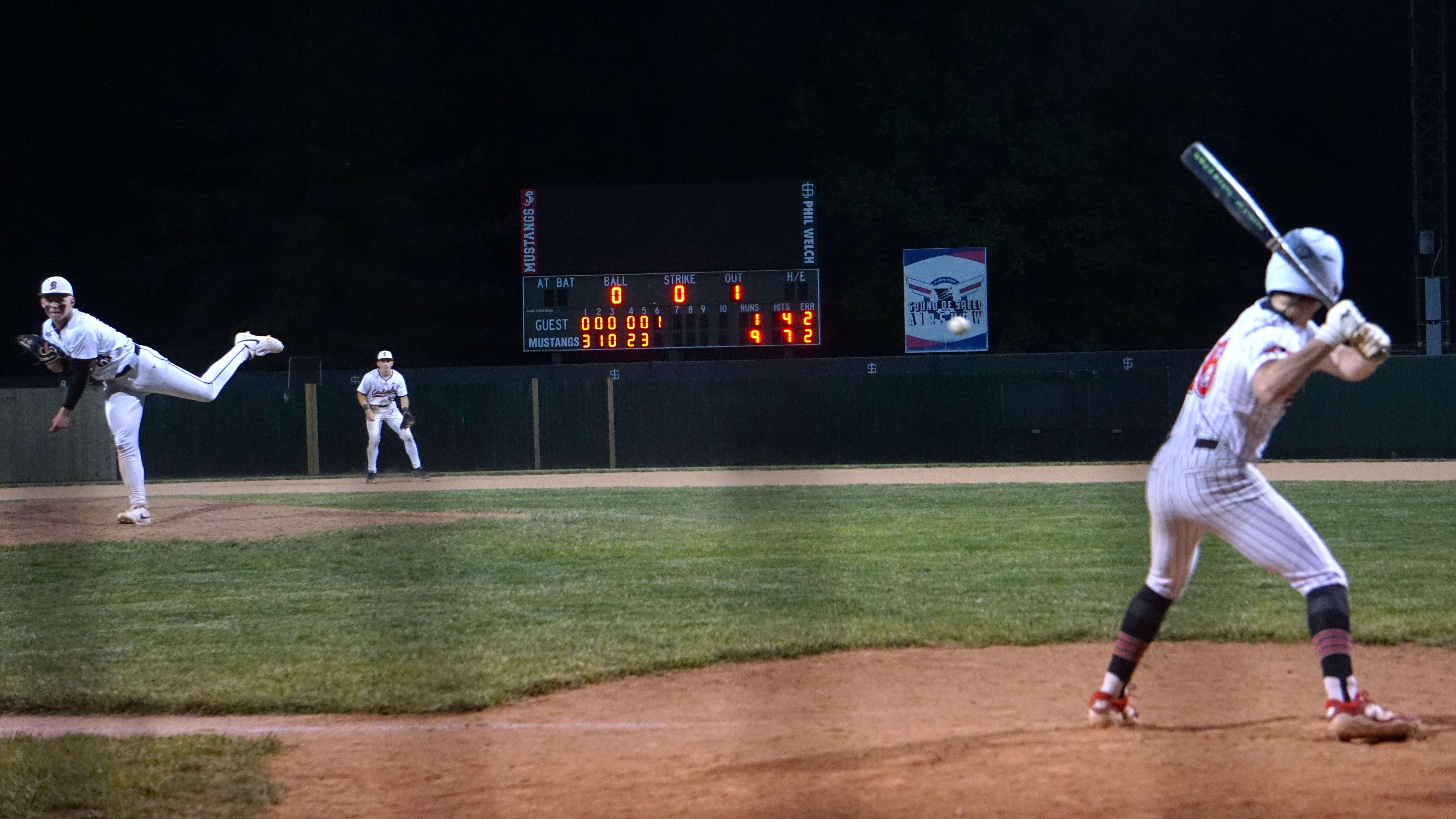 Zaidyn Woodward throws a pitch against Chillicothe's Cooper Robinson/ Photo by Matt Pike
