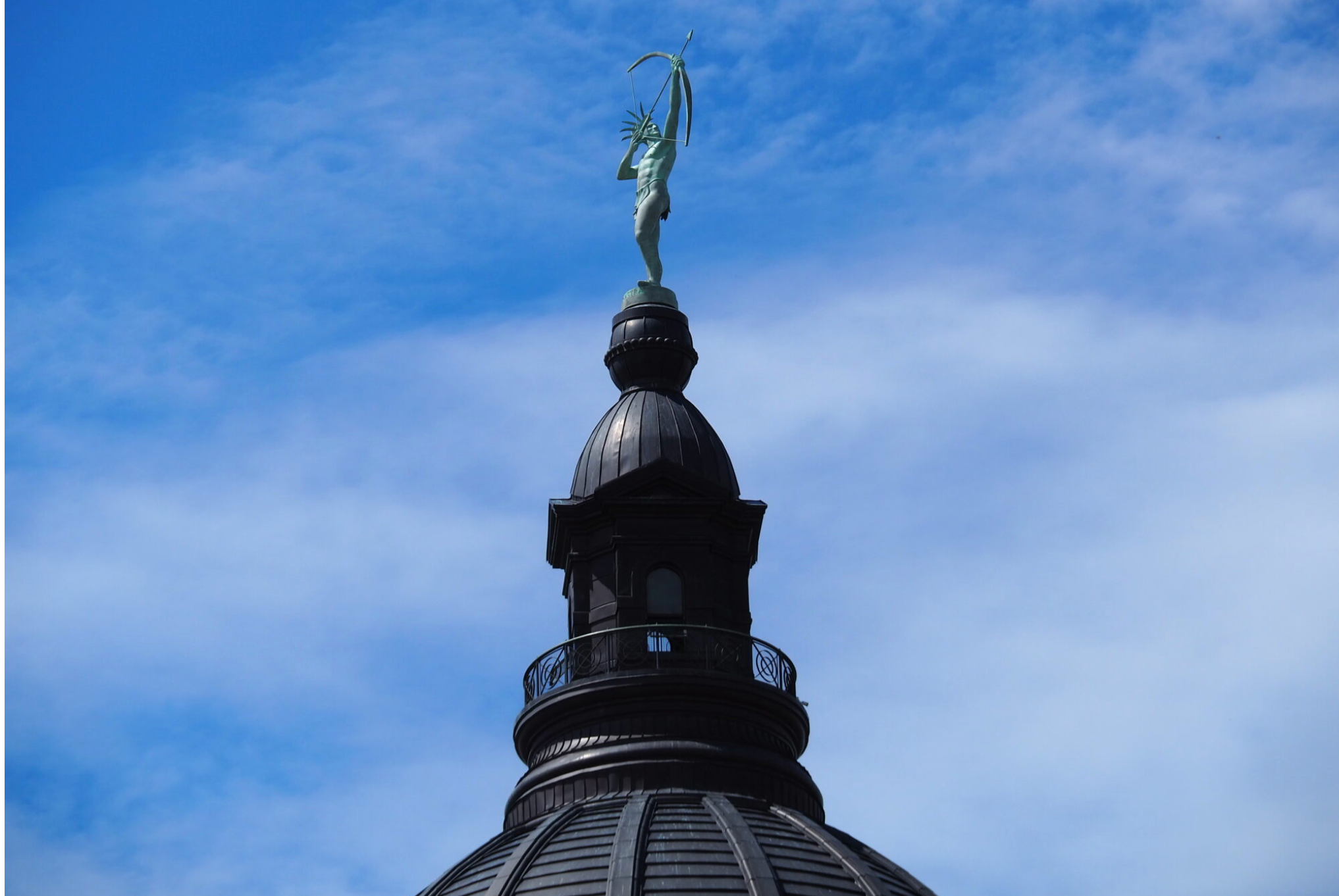  Moody’s Investors Service, a credit evaluation company, raised Kansas’ rating from stable to positive. Democratic Gov. Laura Kelly and Republican House Speaker Dan Hawkins offer reasons to claim responsibility for the upgrade. (Photo by Tim Carpenter/Kansas Reflector)