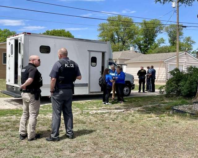 Law enforcement and High Plains Mental Health Center staff in the area of 24th and Fort Street Friday afternoon. Photo by Becky Kiser/Hays Post