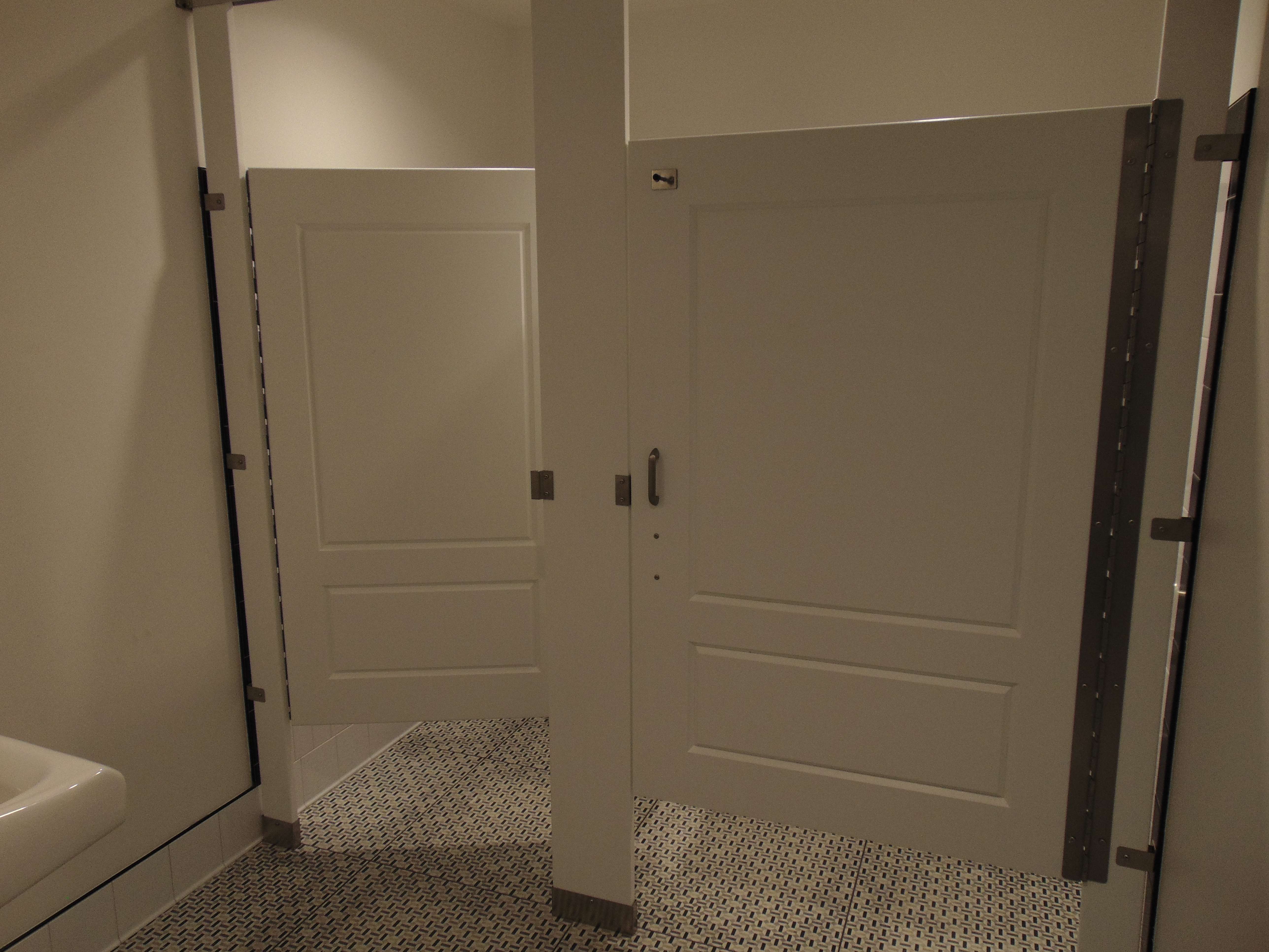 Lower level: Restroom&nbsp;