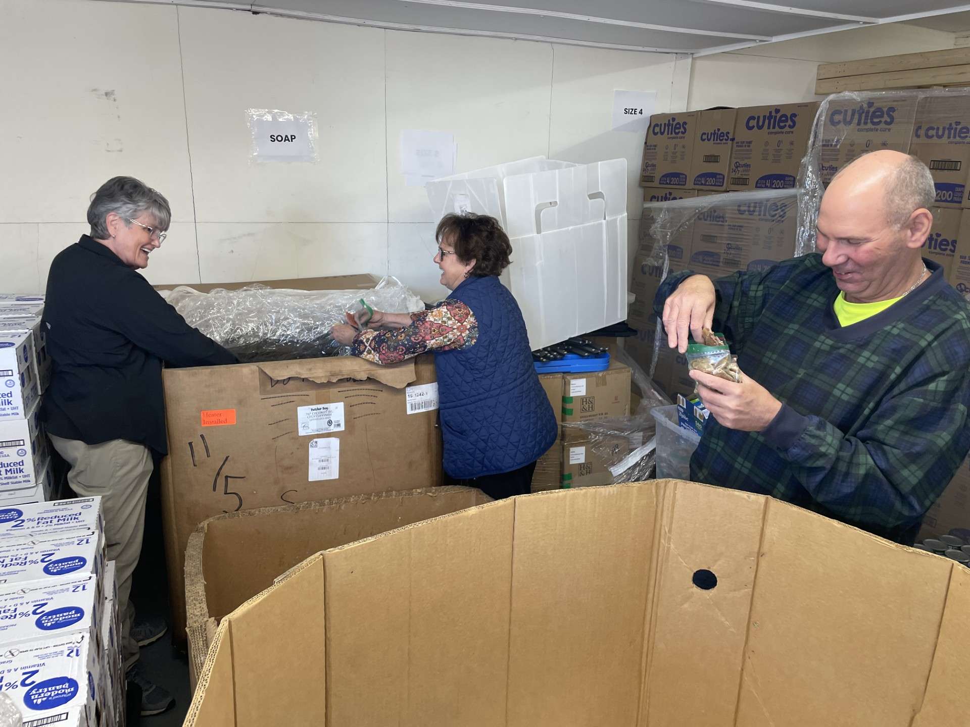 Volunteers bagging soap for our hygiene kits - Photo, Catholic Charities of Northern Kansas