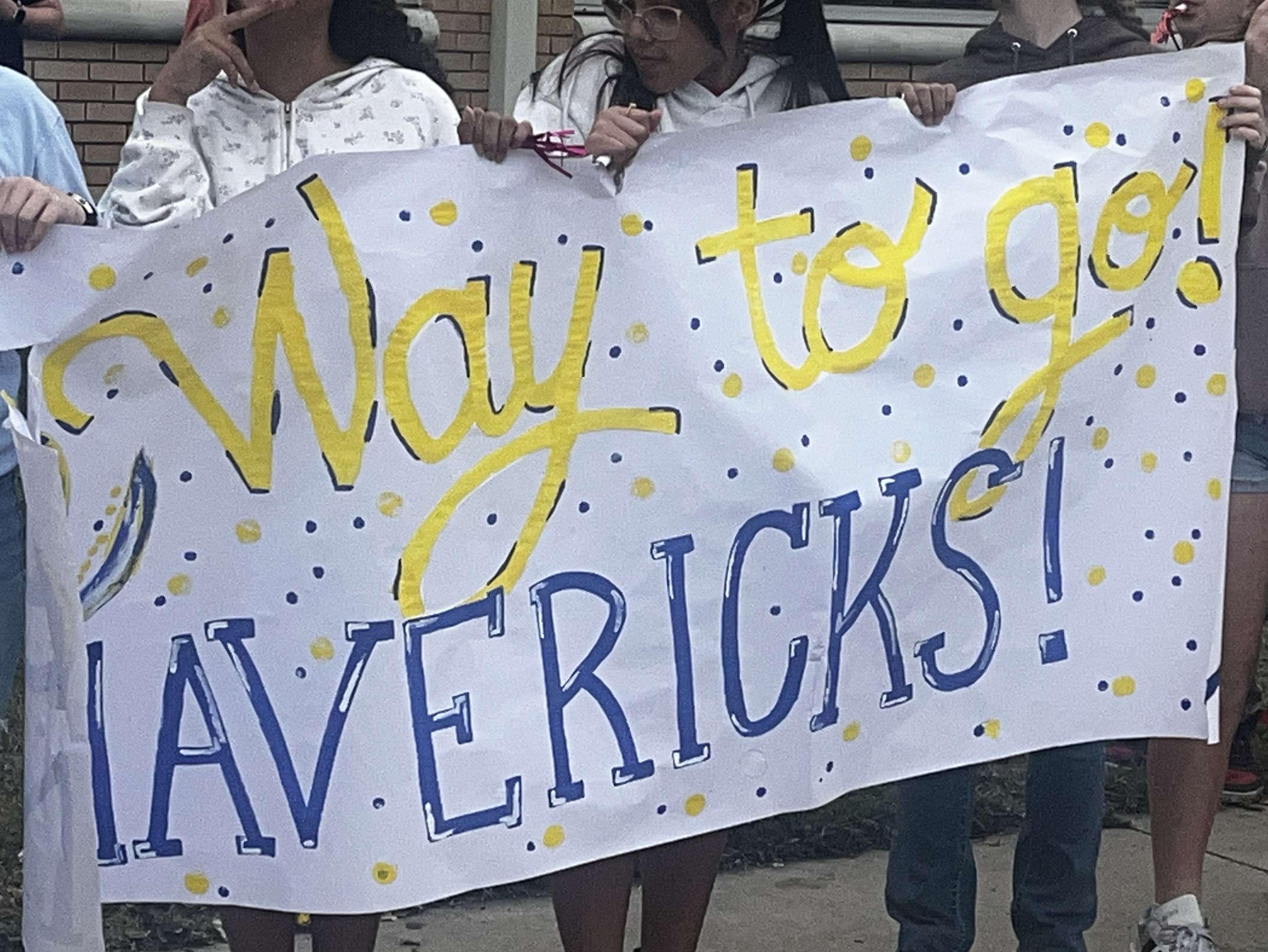 A sign held by students welcomes home fellow students from the Kid Wind World Challenge on Thursday morning. (Hutch Post photo/Marc Jacobs)