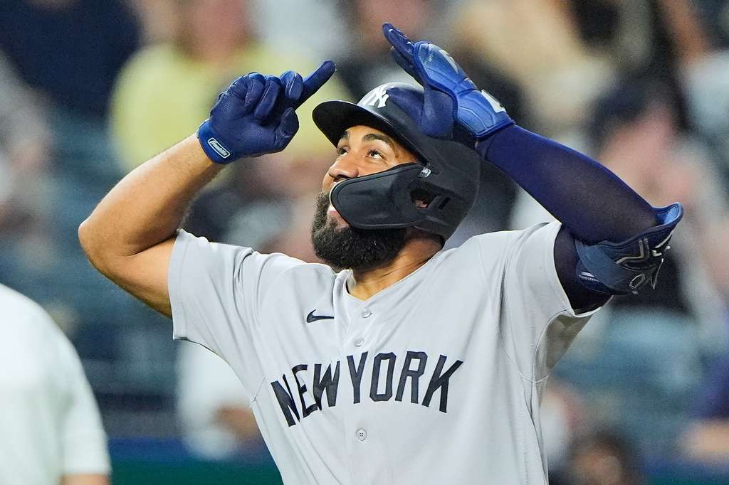 New York Yankees' Amed Rosario celebrates after hitting a two-run home run during the ninth inning of baseball game against the Kansas City Royals, Tuesday, May 26, 2026, in Kansas City, Mo. (AP Photo/Charlie Riedel)