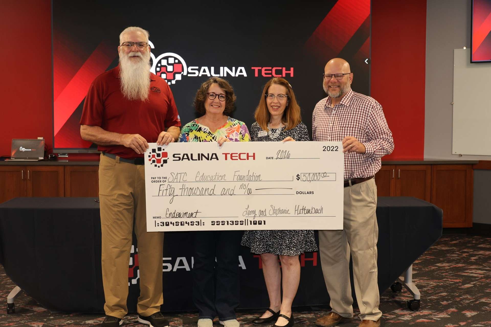 Larry and Stephanie Hettenbach generously donates $50,000 to the Salina Area Technical College Education Foundation - Photo, SATC