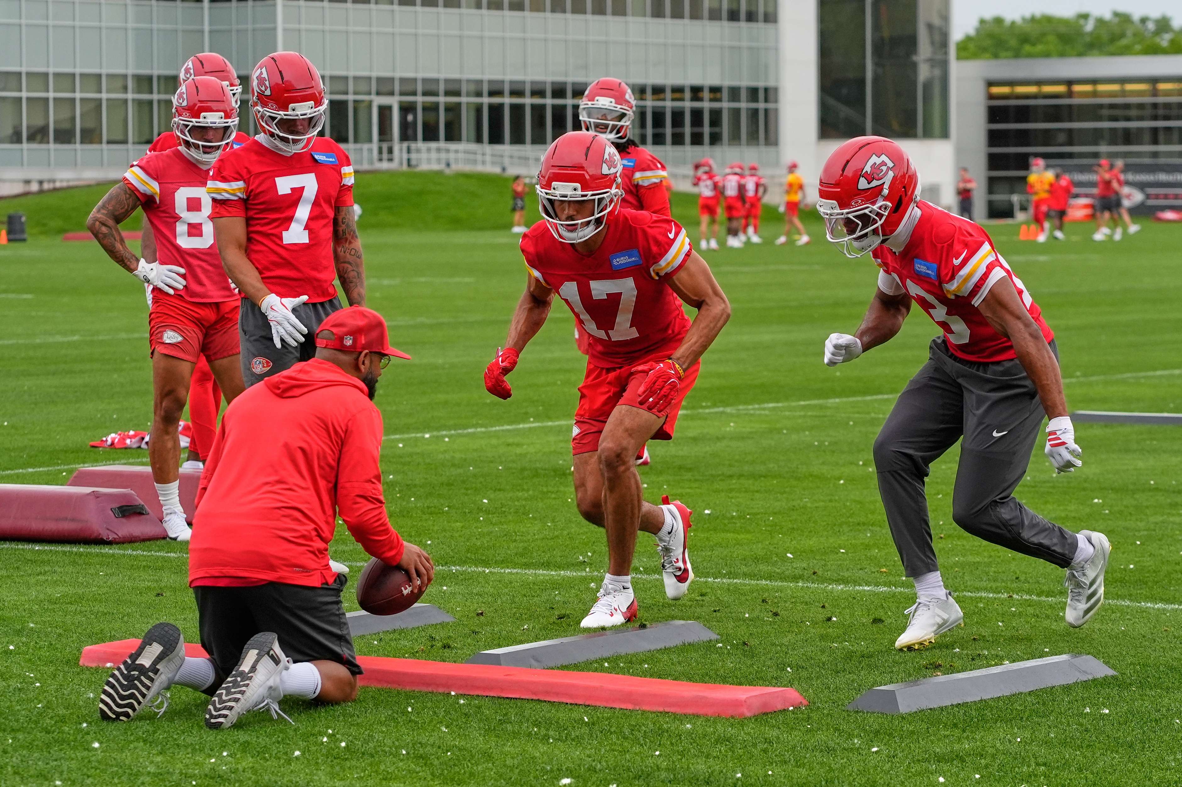 Kansas City Chiefs wide receivers Xavier Loyd, (17) and Cyrus Allen participate in a drill during the NFL football team's organized team activities Thursday, May 28, 2026, in Kansas City, Mo. (AP Photo/Charlie Riedel)
