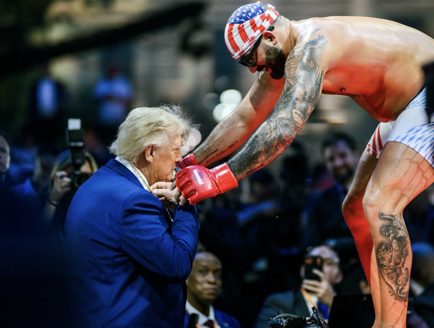 🎥Trump celebrates birthday with UFC cage fights at the White House