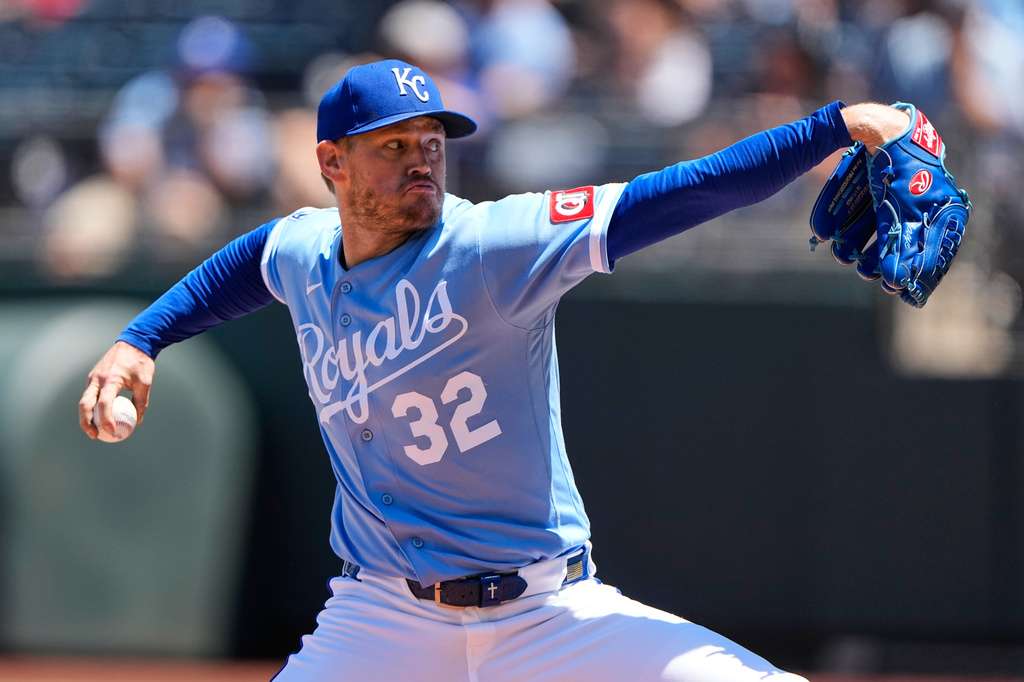 Kansas City Royals starting pitcher Stephen Kolek throws during the fourth inning of a baseball game against the Houston Astros, Sunday, June 14, 2026, in Kansas City, Mo. (AP Photo/Charlie Riedel)