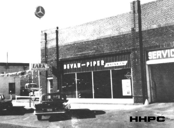 Superior Motors - Bevan-Piper Motor Co. - 108 W. 1st - 1960. Courtesy of the Conard-Harmon Collection.
