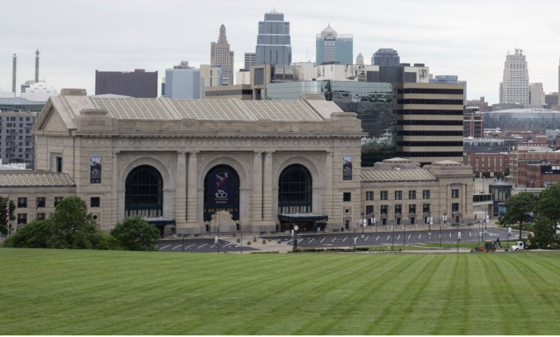  Some of Kansas City’s most bustling areas were financed through the Missouri Downtown Economic Stimulus Act. Now, it’s set to come back with expanded boundaries that reach from the Missouri riverfront south to 31st Street (Vaughn Wheat/The Beacon).