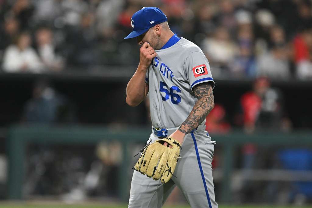 Kansas City Royals relief pitcher Alex Lange reacts while walking to the dugout after being pulled from the game during the seventh inning of a baseball game against the Chicago White Sox in Chicago, Friday, June 26, 2026. (AP Photo/Paul Beaty)