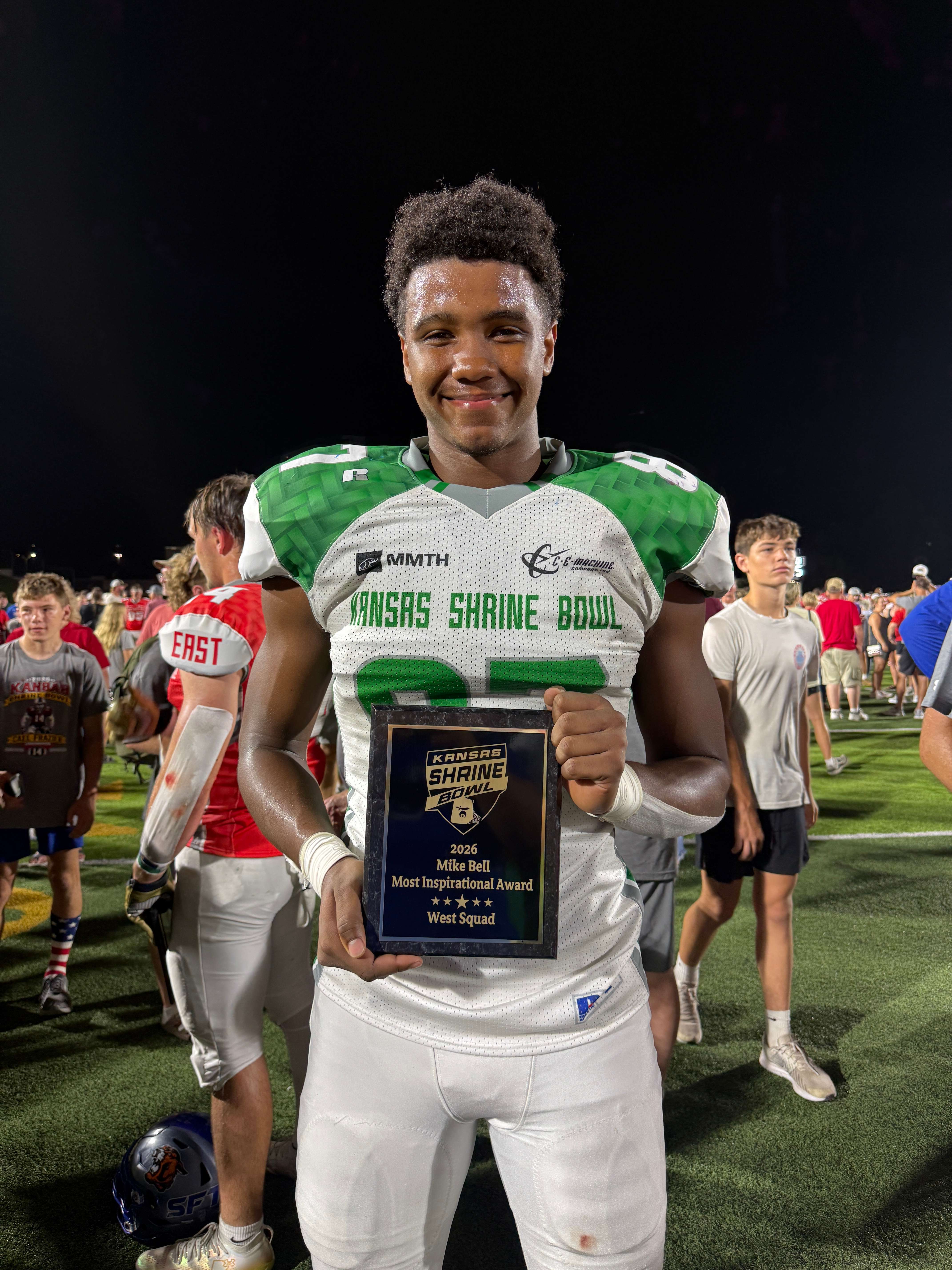 Jackson Hollie with the 2026 Mike Bell Most Inspirational Player Award. (Photo Callie Jones)