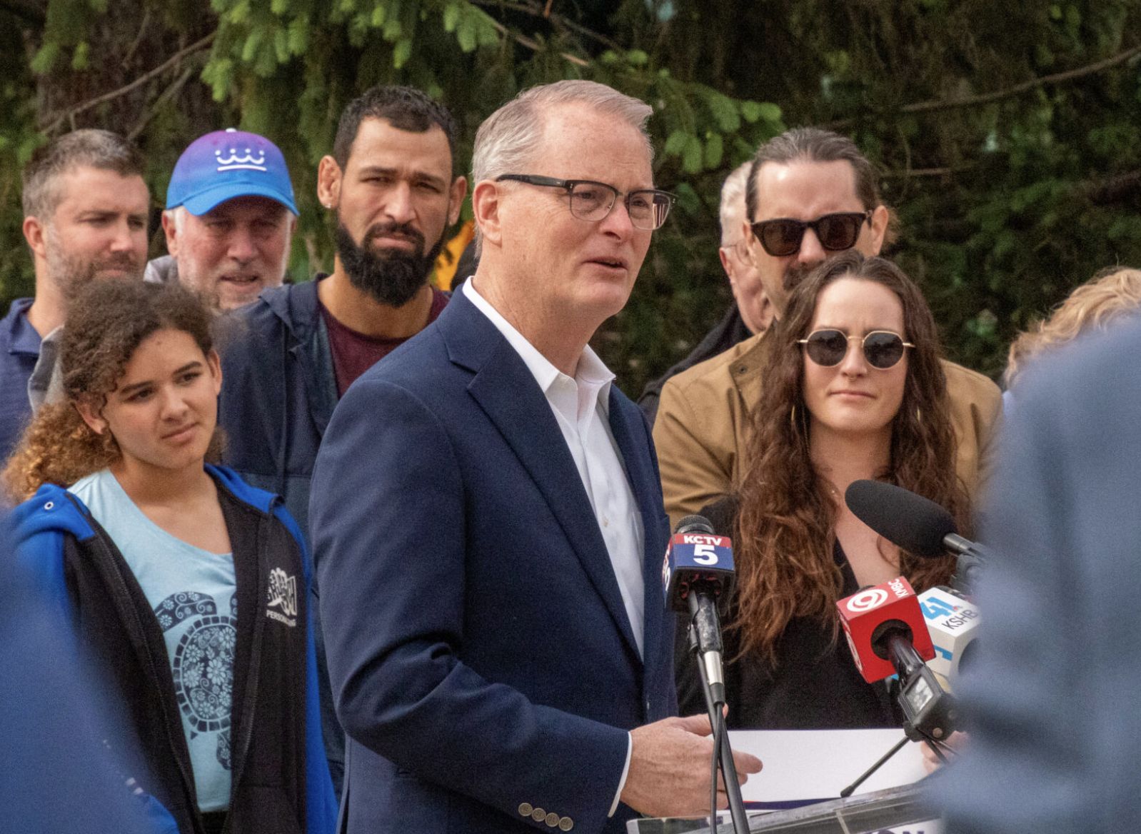  Adam Hamilton co-founded the Church of the Resurrection in 1990, building it into the largest United Methodist Church in the United States. He appears at his campaign kickoff on April 30, 2026, in Prairie Village. (Photo by Anna Kaminski/Kansas Reflector)