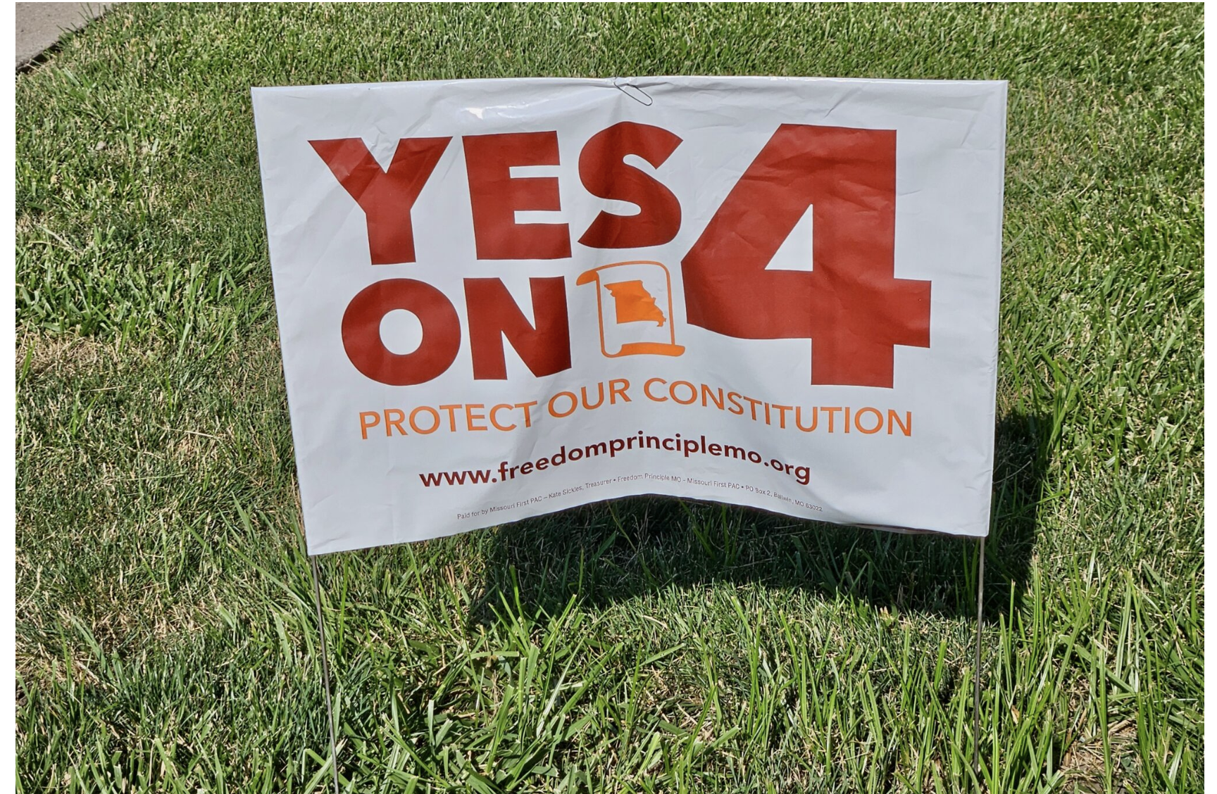 A sign promoting Amendment 4, which would change the way majorities are tallied for constitutional amendments proposed by initiative petition (Rudi Keller/Missouri Independent).