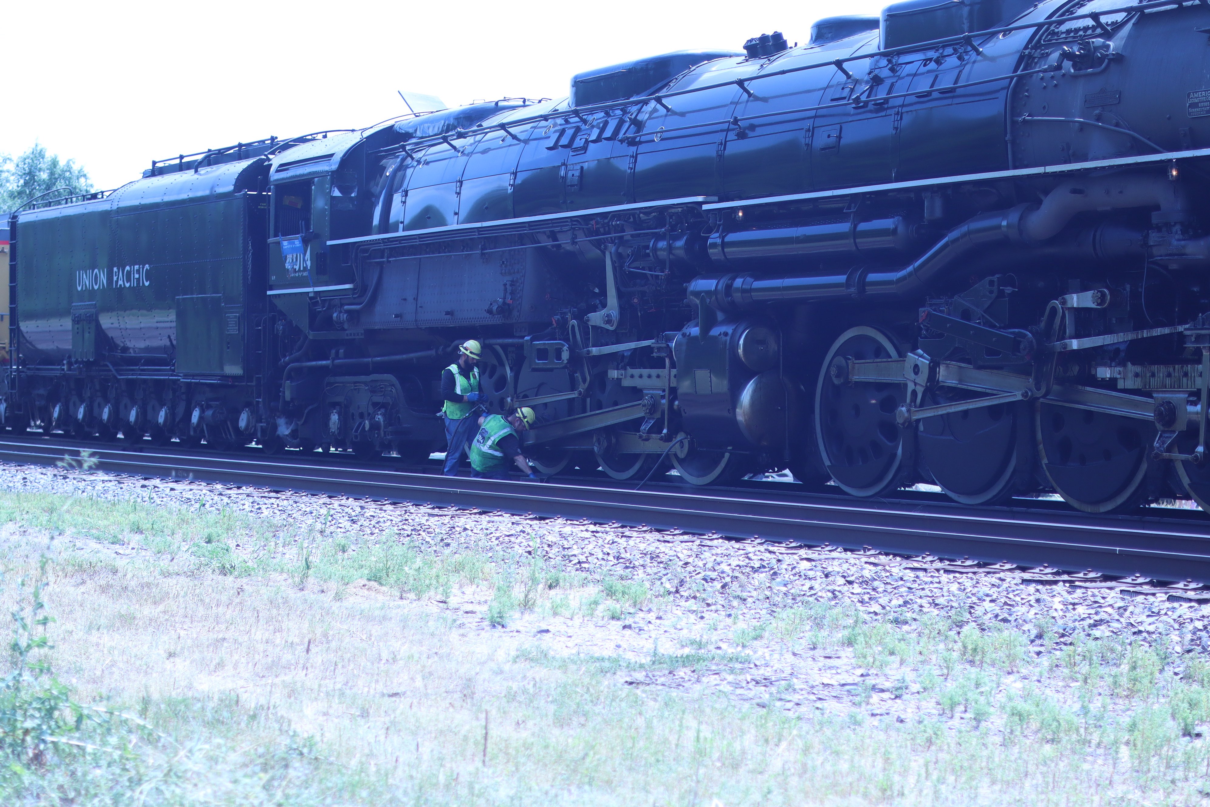 Engineers work on&nbsp;Union Pacific's “Big Boy” No. 4014 while stopped in Hays. Photo by Alin Hett/Hays Post.&nbsp;