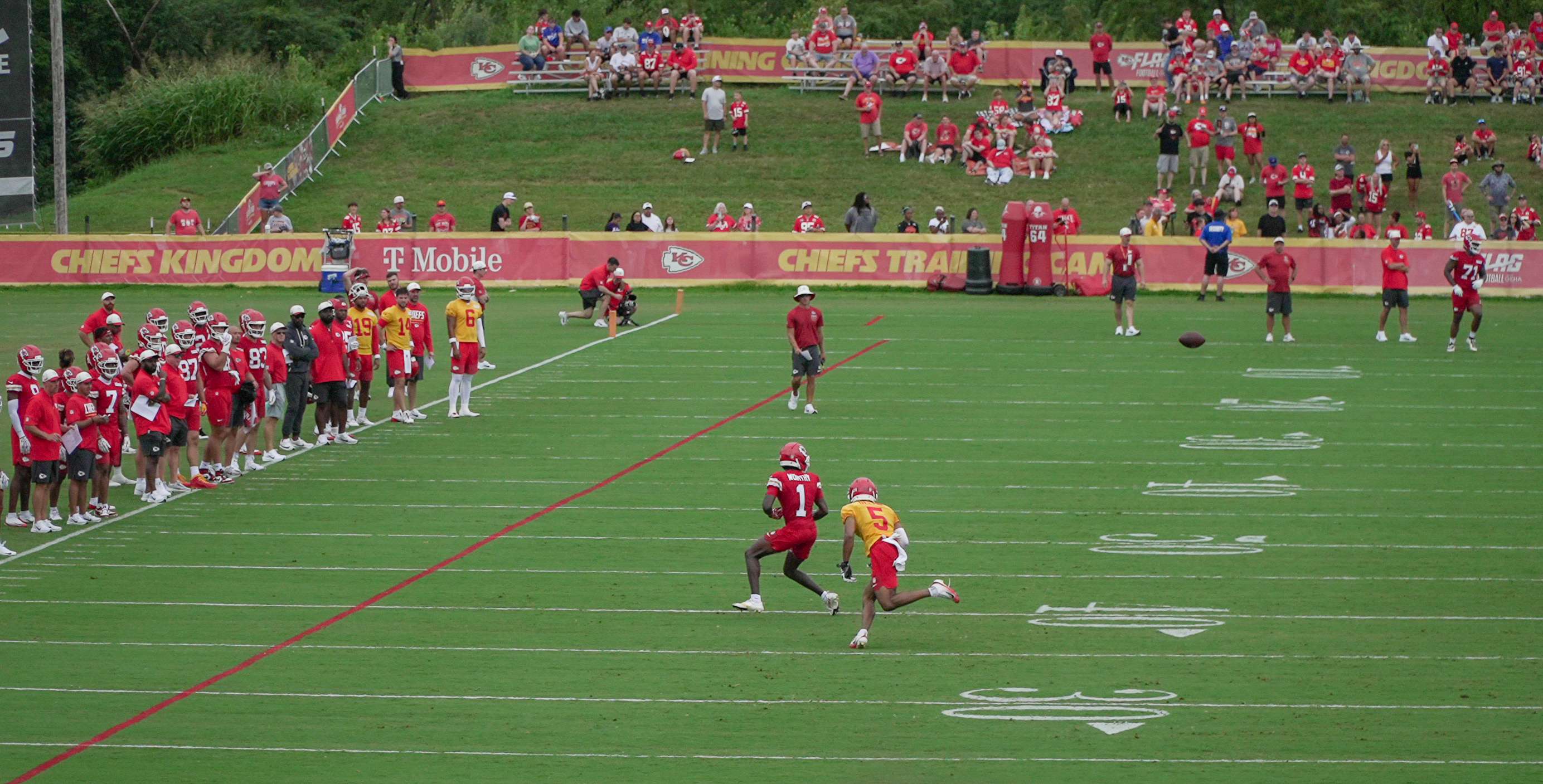 Xavier Worthy breaks away on a route from rookie cornerback Mansoor Delane during 7-on-7 drills/ Photo by Justin Peacock