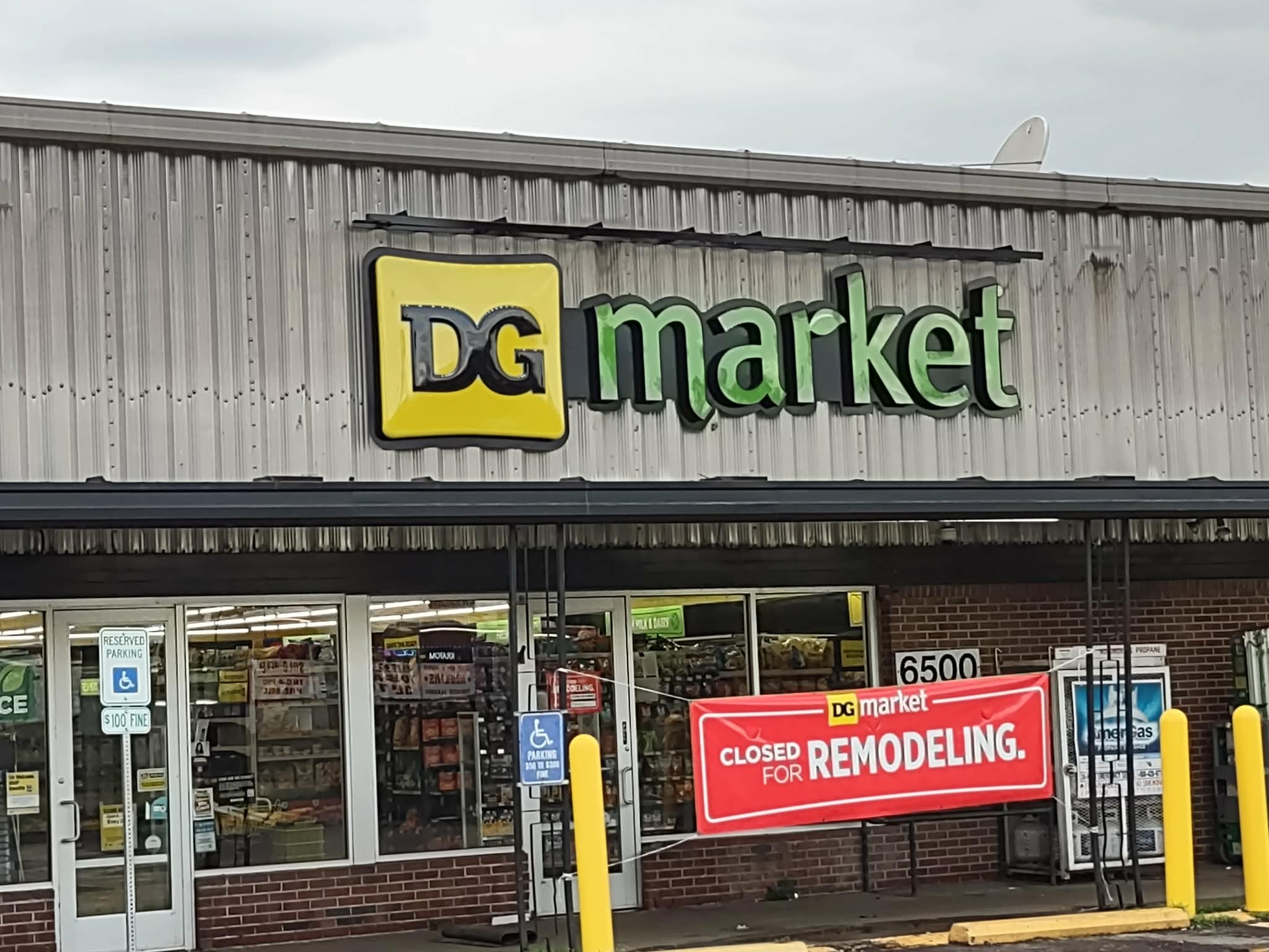The soon-to-be DG Market on the Southside, 6500 King Hill Ave. Photo: Jim Faris.