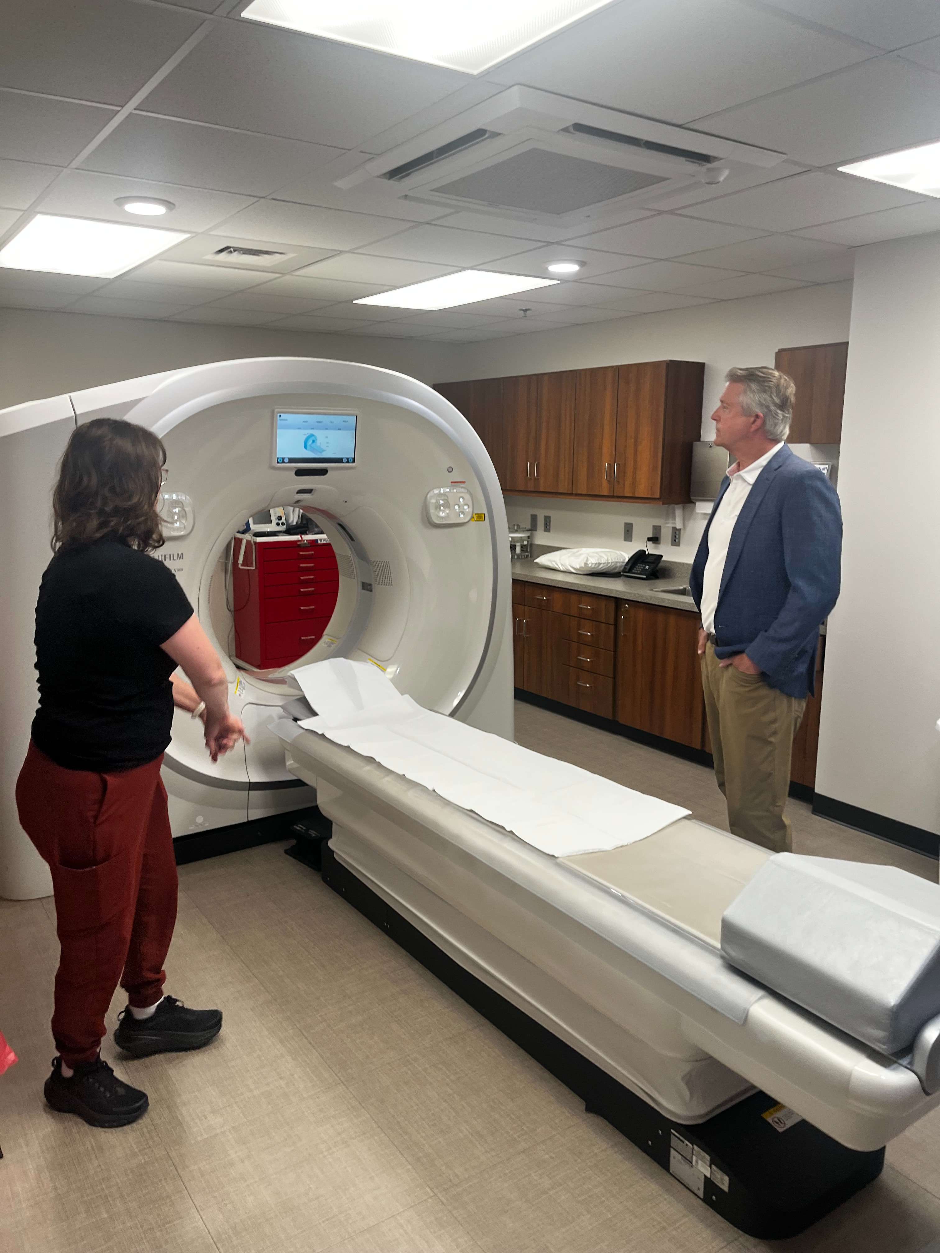 US Senator Roger Marshall in the CT imaging center at PrairieStar Health Center, Aug. 20, 2026. (Hutch Post photo)