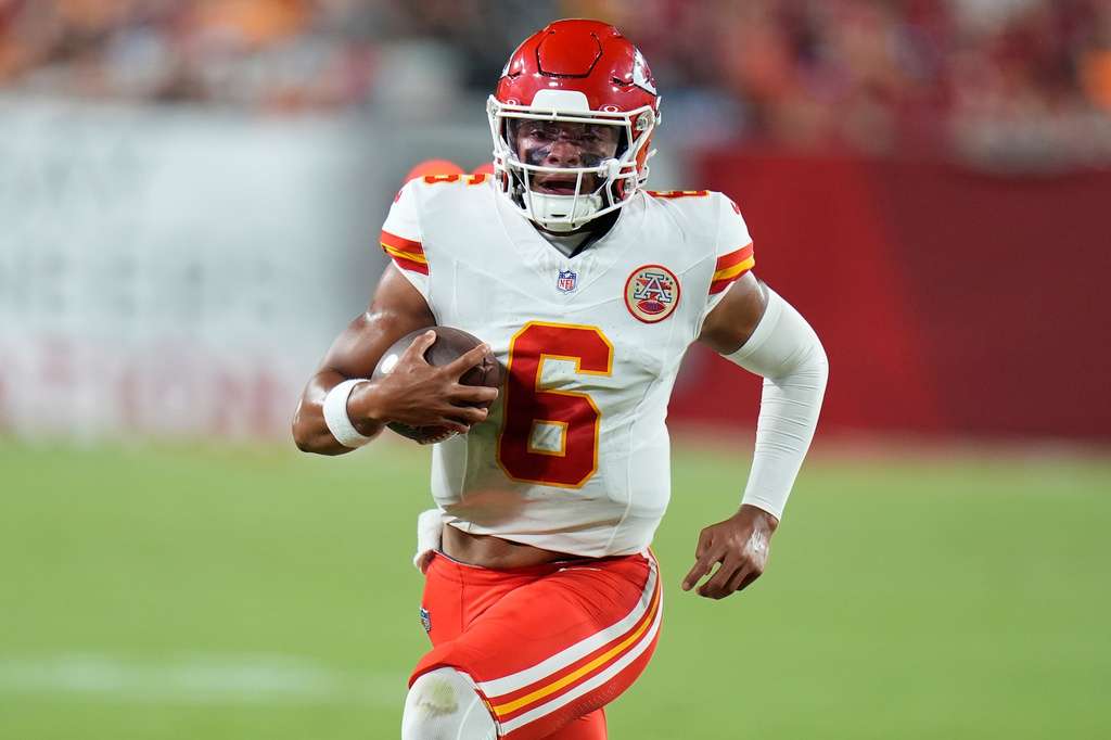 Kansas City Chiefs quarterback Justin Fields (6) runs in the first half of an NFL preseason football game against the Tampa Bay Buccaneers, Saturday, Aug. 22, 2026, in Tampa, Fla. (AP Photo/Chris O'Meara)