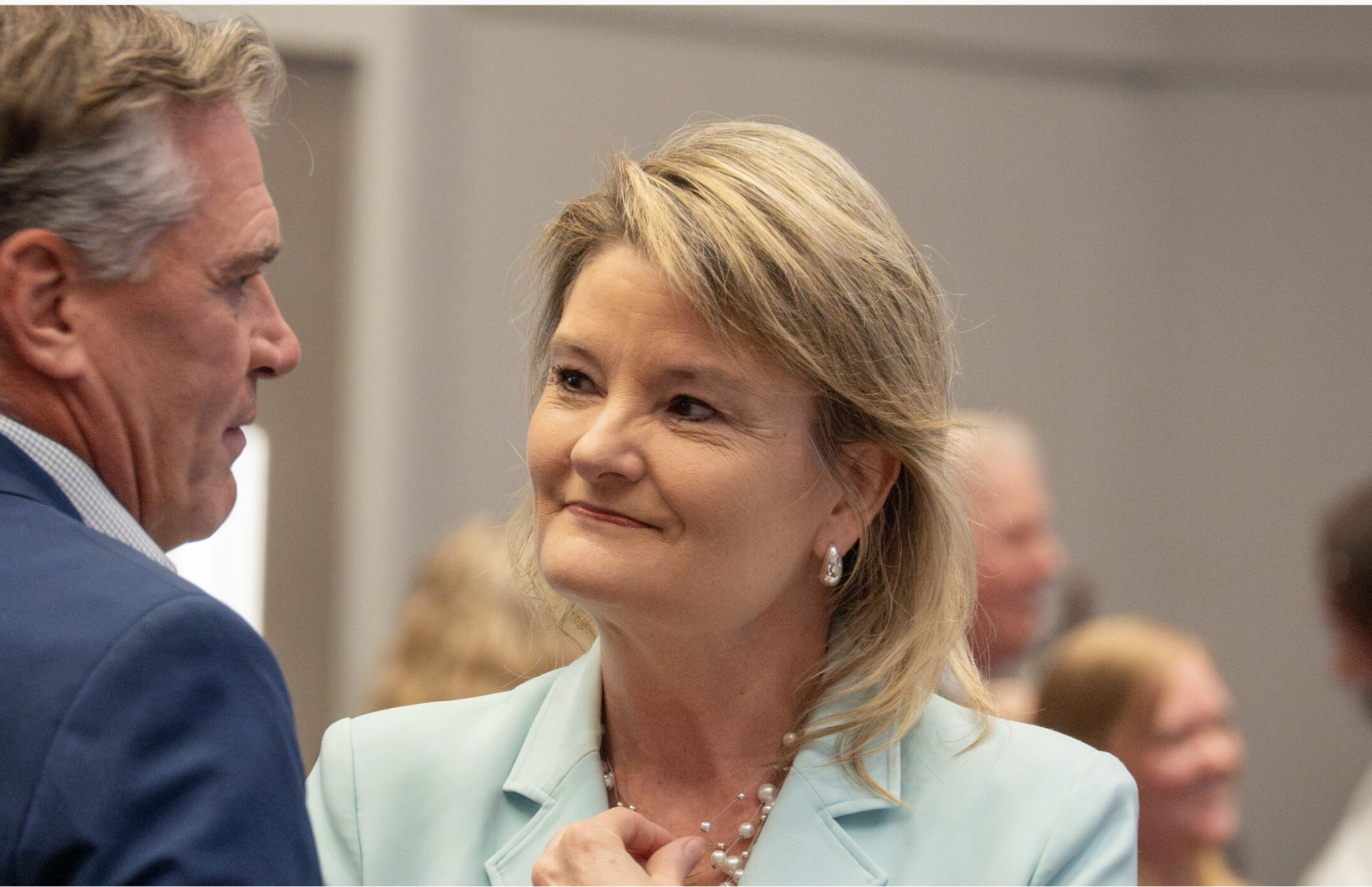 Sen. Cindy Holscher, Democratic candidate for governor, visited with an attendee at the Kansas Chamber candidate forum on Aug. 27,2026, in Olathe. (Photo by Anna Kaminski/Kansas Reflector)
