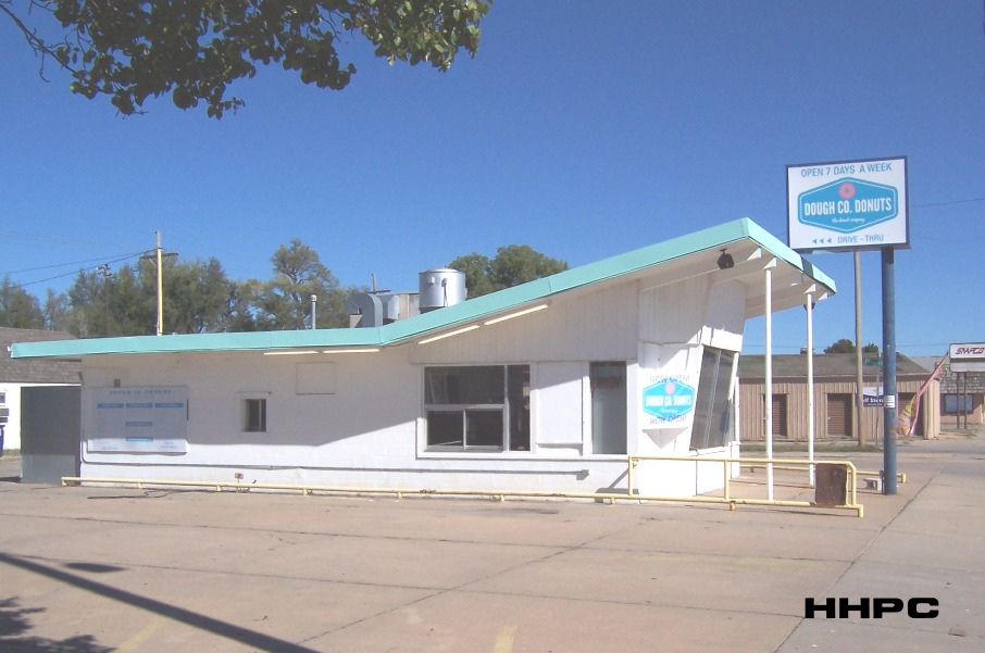 Tastee-Freez - Dough Co. Donuts - 1228 E. 4th - Oct. 16, 2018 (at Opening). Courtesy of the Conard-Harmon Collection.