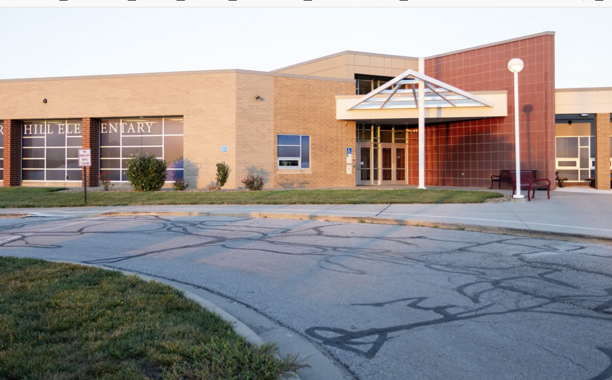 Hawthorn Hill Elementary School was one of the polling locations that ran out of preprinted ballots during the Aug. 4 primary, causing long waits.(Vaughn Wheat/The Beacon).