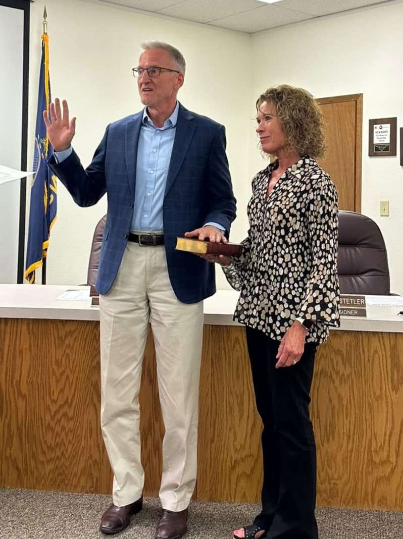 Doug Enick takes the oath of office after being appointed to the Pratt City Council. (Courtesy City of Pratt)