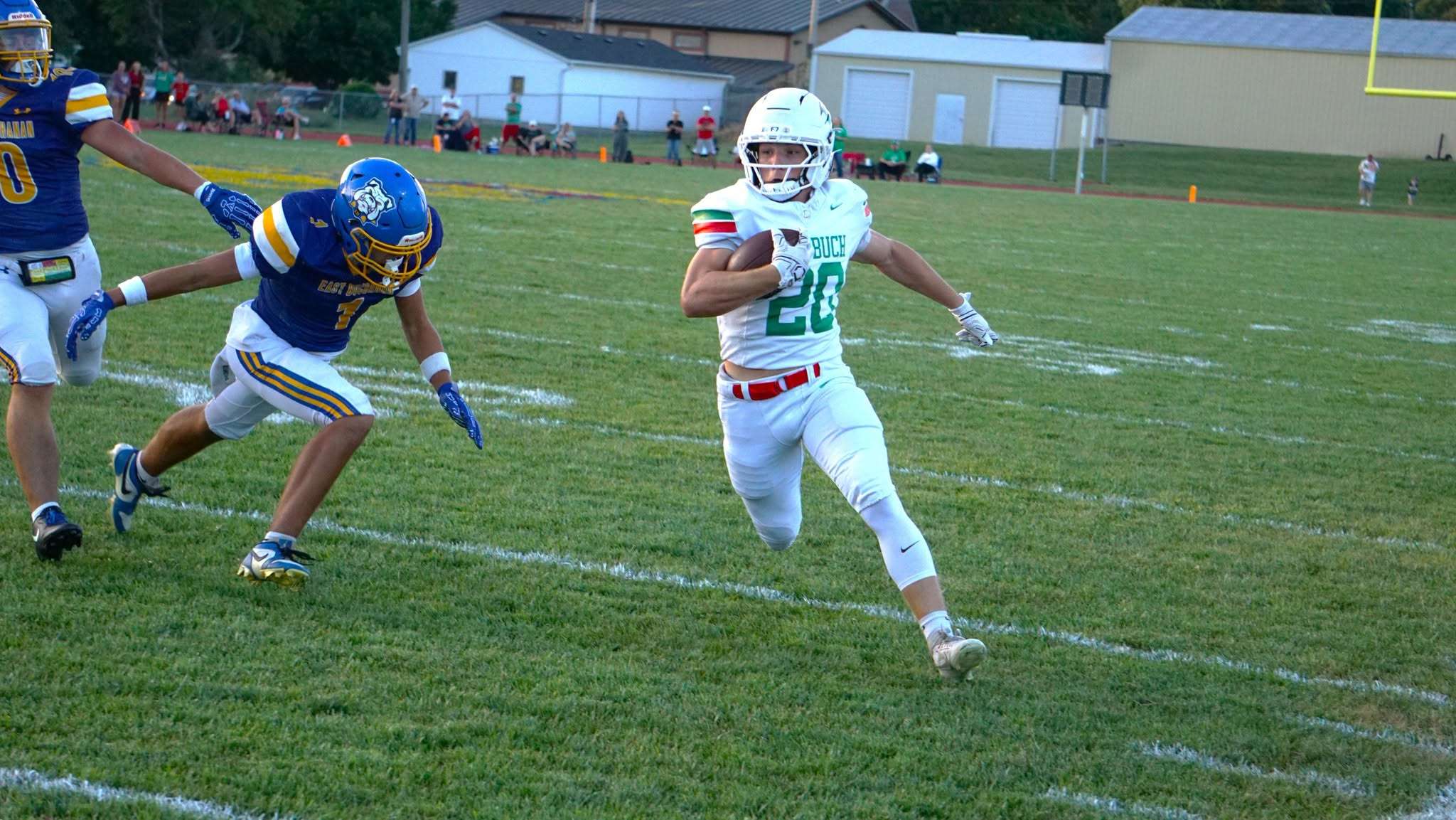 Mid-Buchanan running back Krayton House (20) rushes round the edge against East Buchanan.&nbsp; The undefeated Dragons face undefeated Plattsburg in week 4/ Photo by Matt Pike